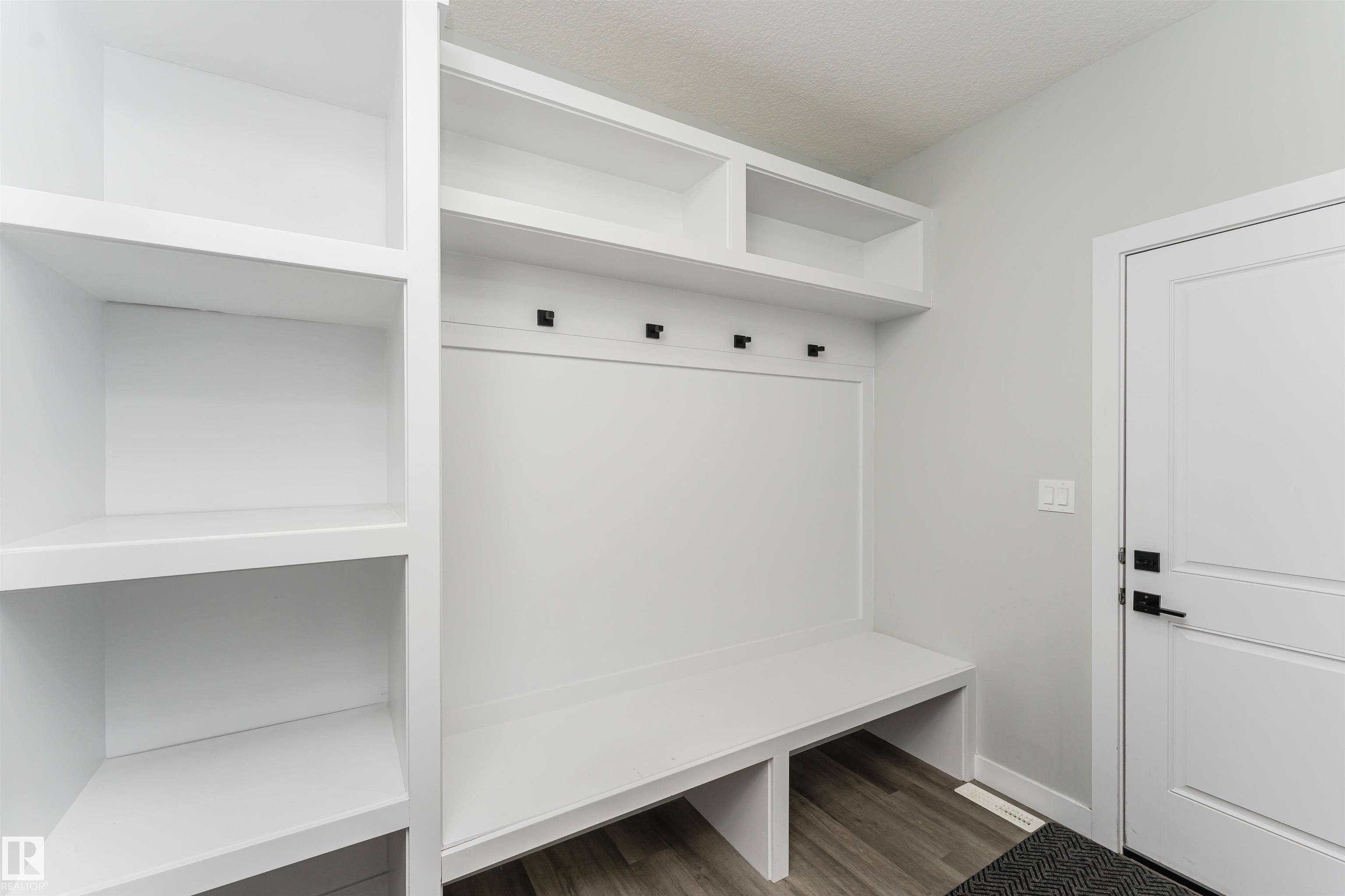 https://zimg.paragon.ice.com/ParagonImages/Property/PM/RAE/225397221/10/0/0/c8e911a141155494a1a348189f833e93/1/bcc1bc67fbecfdc62ac02056f628baaf/225397221-808c4e79-12ae-4569-9cff-888a72654af0.JPG