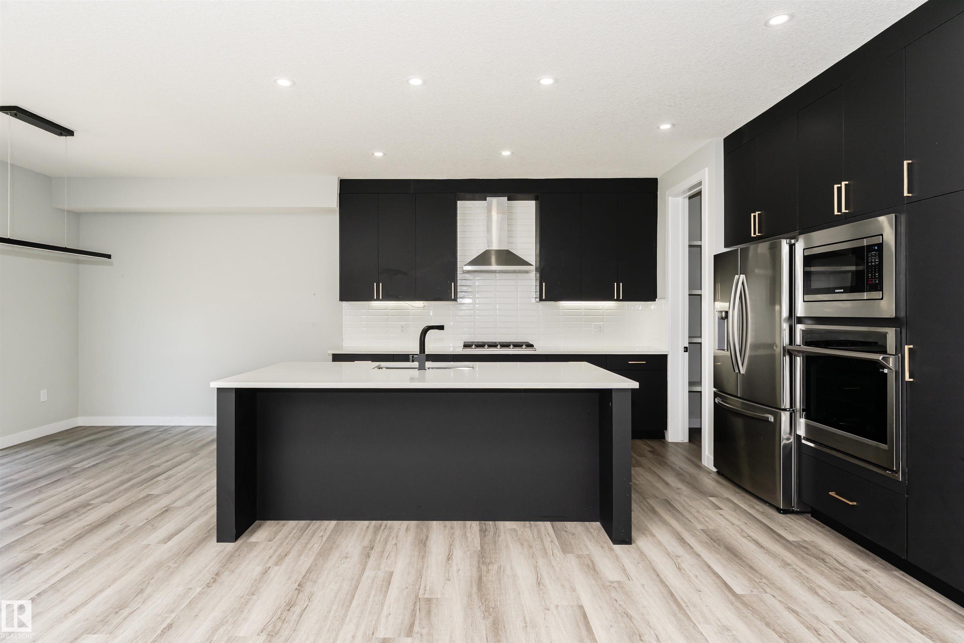 https://zimg.paragon.ice.com/ParagonImages/Property/PM/RAE/225397221/13/0/0/2433ae8337fe5ebb13d774e49a6833e4/1/bcc1bc67fbecfdc62ac02056f628baaf/225397221-0e7b7ddb-16ad-4014-ad21-7acf355650d6.JPG