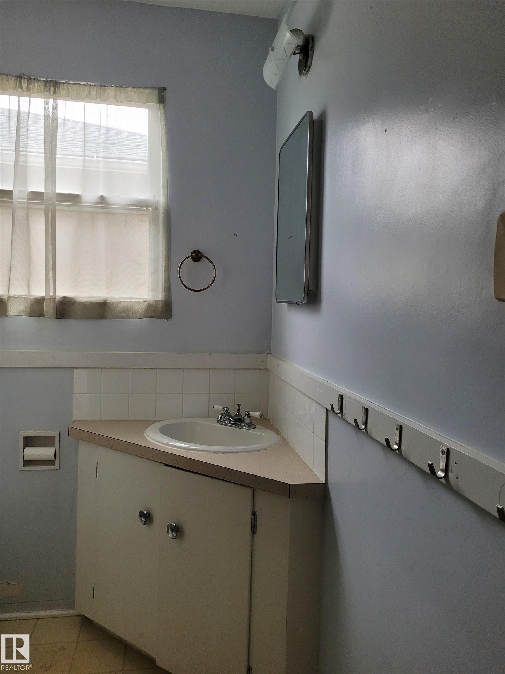 Photo 10 at 14416 110a Avenue NW, McQueen, Edmonton