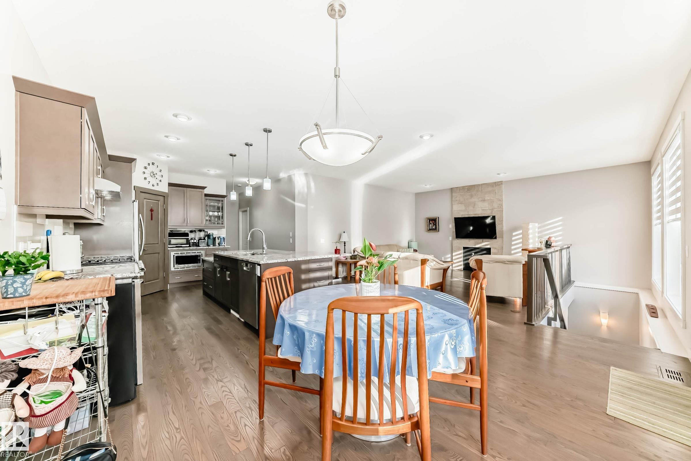 https://zimg.paragon.ice.com/ParagonImages/Property/PM/RAE/225397228/15/0/0/490f00dfd488093c8859f1f105e31392/1/7a303286c7b75c4d911d13b20ff480cd/225397228-01283E58-CBD2-428C-BEC0-2245477C7822.JPG
