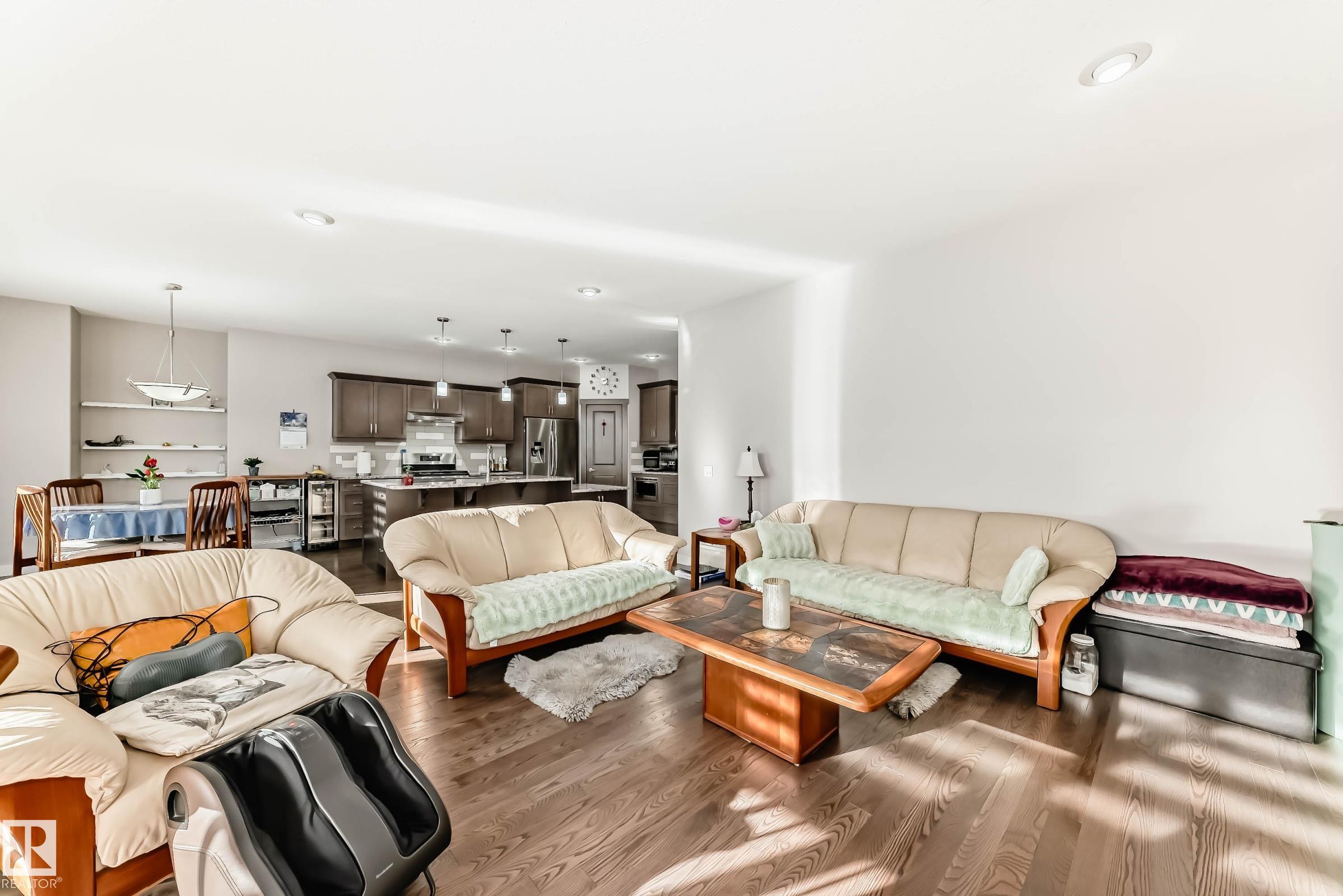 https://zimg.paragon.ice.com/ParagonImages/Property/PM/RAE/225397228/25/0/0/6160d9732e790c366f050950f4bacd9a/1/7a303286c7b75c4d911d13b20ff480cd/225397228-F6898680-83EF-4DFF-8B5D-549BB9639DC0.JPG