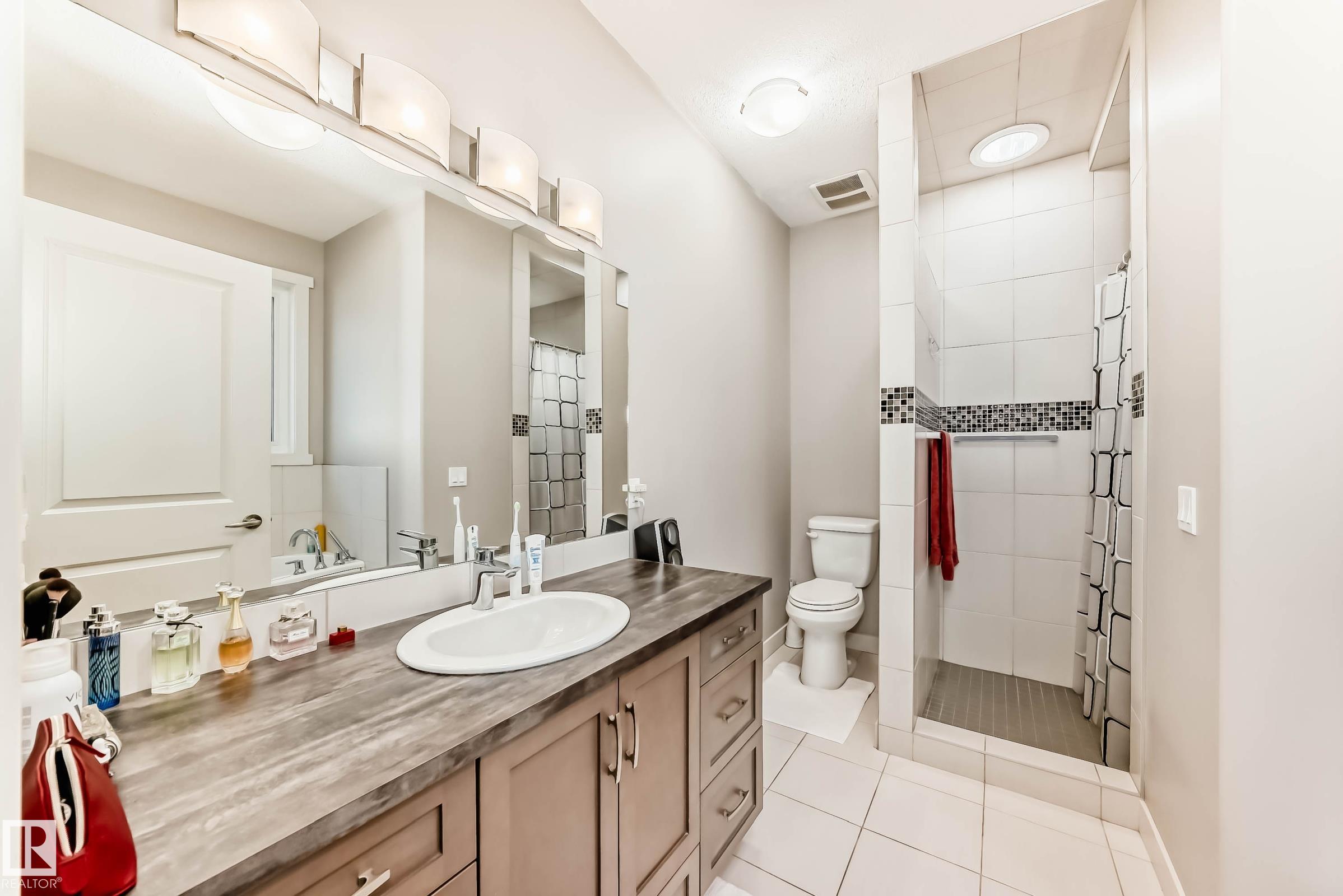 https://zimg.paragon.ice.com/ParagonImages/Property/PM/RAE/225397228/30/0/0/079ecc8948ddd6262a28131bc7f5b9c9/1/7a303286c7b75c4d911d13b20ff480cd/225397228-7C2606BE-9AF9-4289-ADEB-BAD2A6CB1129.JPG