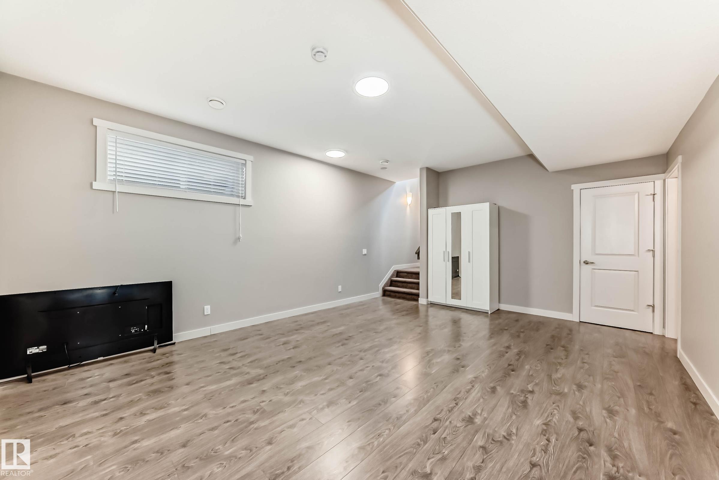 https://zimg.paragon.ice.com/ParagonImages/Property/PM/RAE/225397228/41/0/0/46c6386eb7230ccc557382f6792ba038/1/7a303286c7b75c4d911d13b20ff480cd/225397228-CC642A52-AD0C-4C90-9A55-1CA4E58DBA3C.JPG
