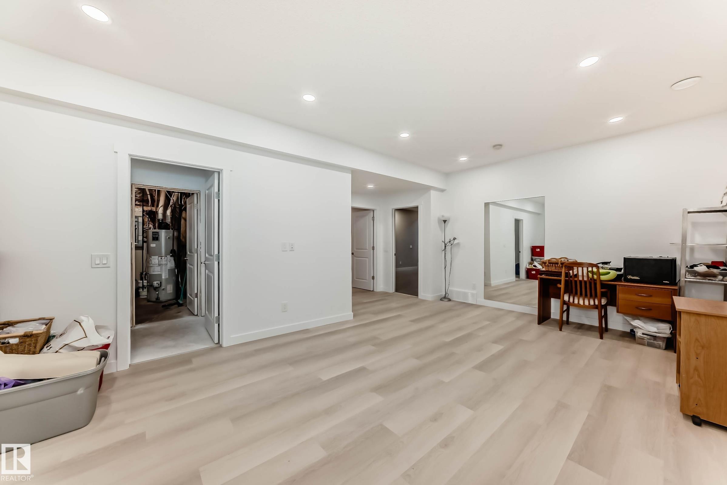 https://zimg.paragon.ice.com/ParagonImages/Property/PM/RAE/225397228/45/0/0/f49935a3d3cc4df4e51807714c99476d/1/7a303286c7b75c4d911d13b20ff480cd/225397228-80A4C8D1-C80A-4054-8925-89A982F00580.JPG