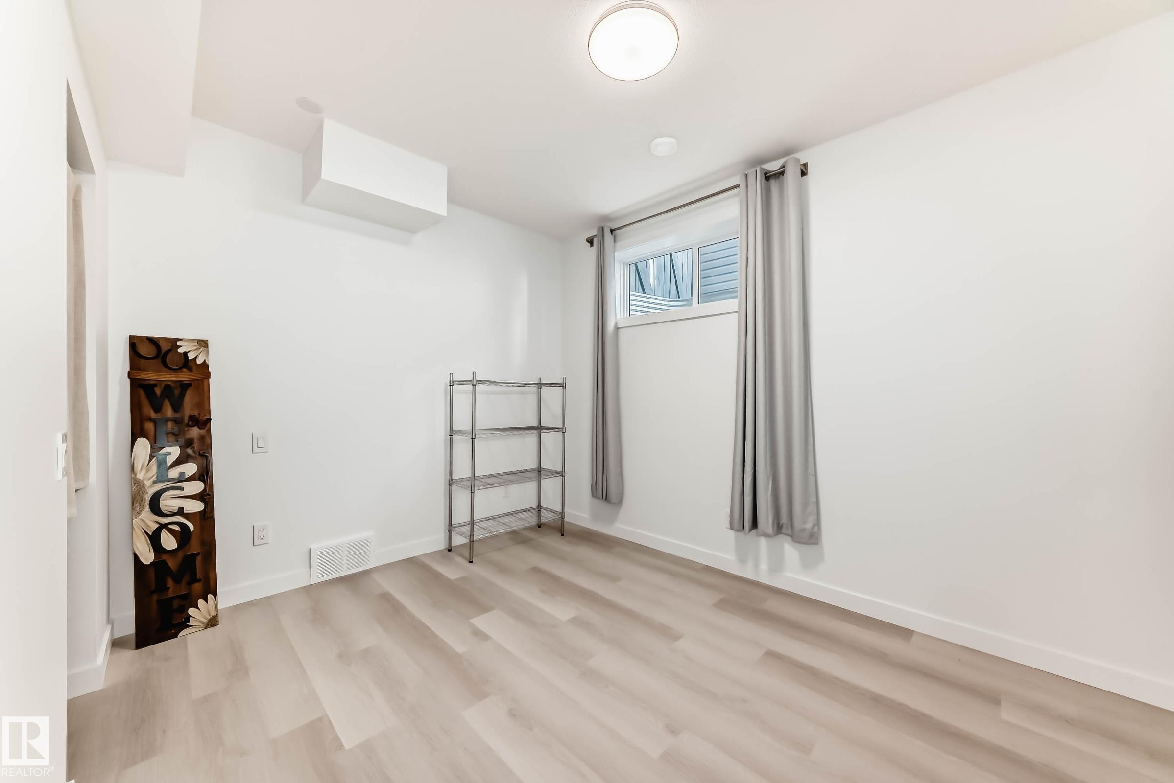 https://zimg.paragon.ice.com/ParagonImages/Property/PM/RAE/225397228/46/0/0/120de037ea95973a29ecc857a54a3b41/1/7a303286c7b75c4d911d13b20ff480cd/225397228-56ECCCE1-F6D6-4F13-8C71-188A70BFD65E.JPG