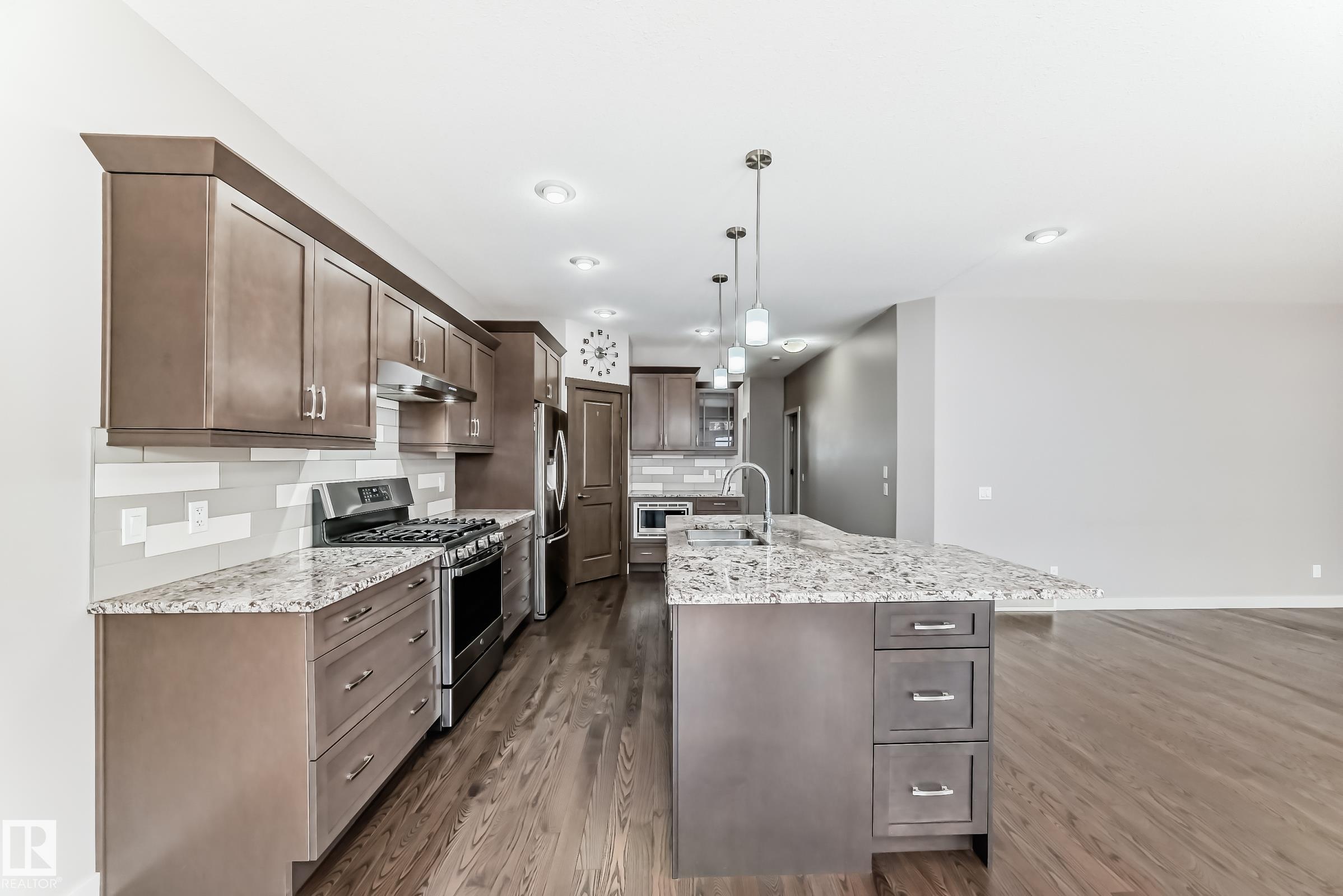https://zimg.paragon.ice.com/ParagonImages/Property/PM/RAE/225397228/9/0/0/4dbaa6fbc5e3626330392d6166263a4b/1/7a303286c7b75c4d911d13b20ff480cd/225397228-ee441300-ff45-4997-9928-87f4f50910e8.JPG