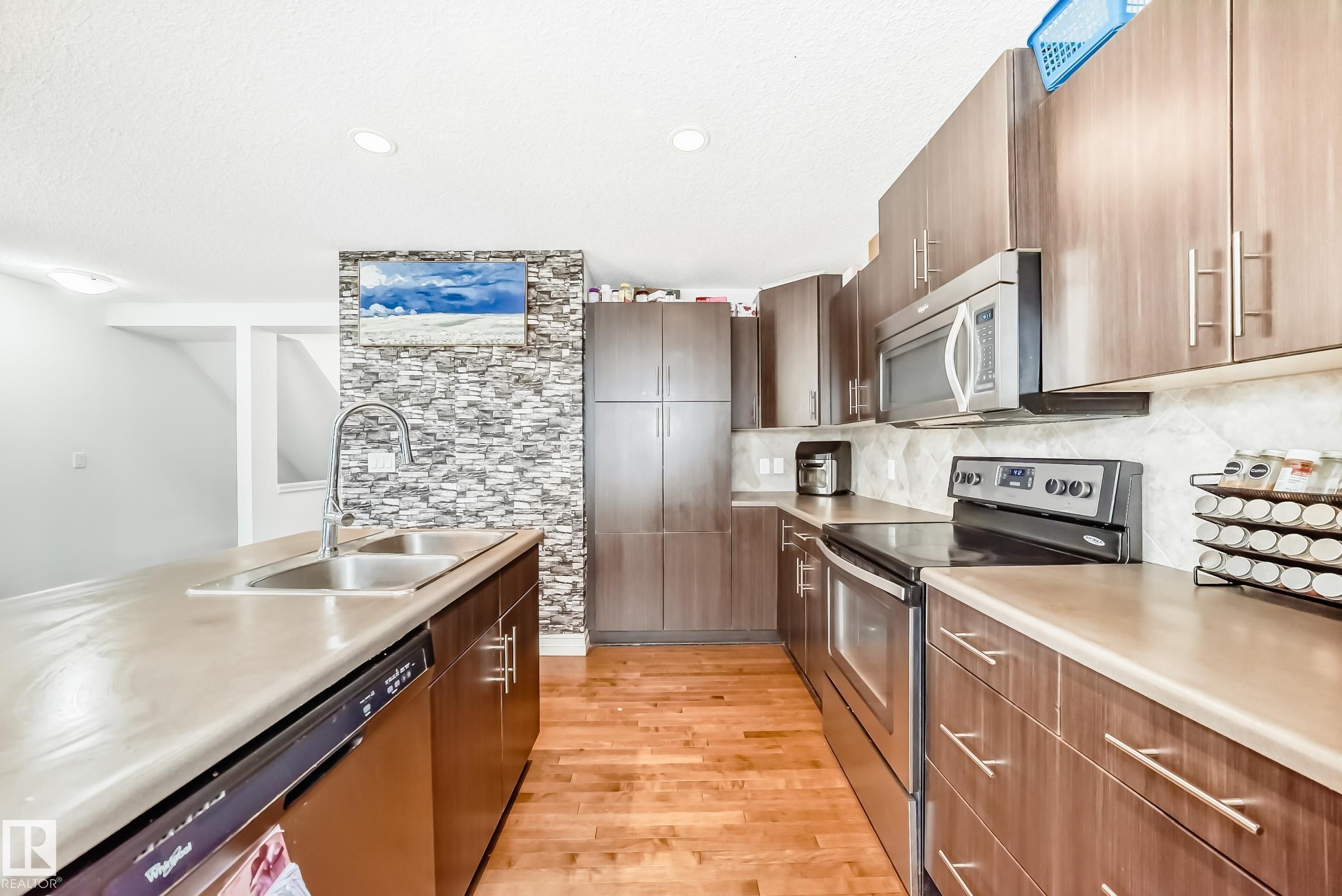 Photo 11 at 69 - 3625 144 Avenue NW, Clareview Town Centre, Edmonton