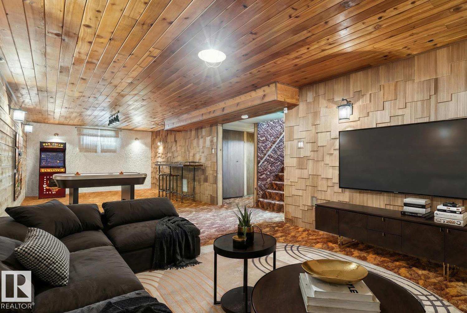 Photo 14 at 9124 167 Street NW, West Meadowlark Park, Edmonton