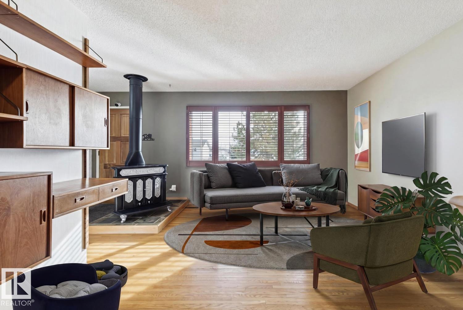 Photo 6 at 9124 167 Street NW, West Meadowlark Park, Edmonton