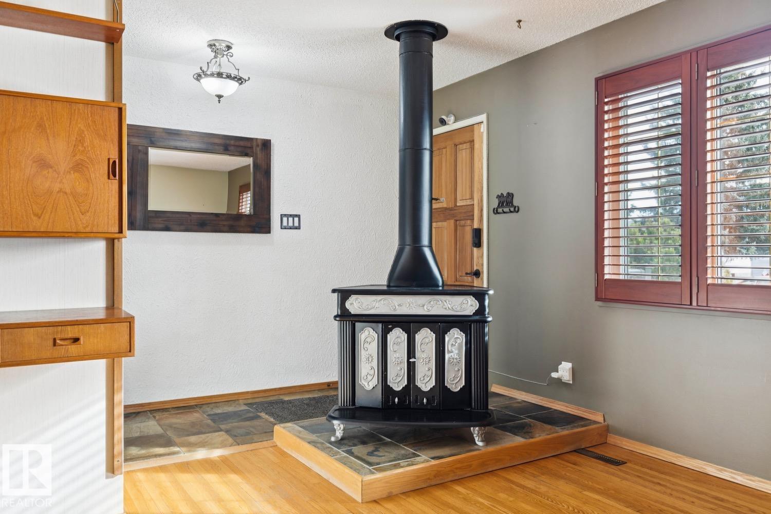 Photo 9 at 9124 167 Street NW, West Meadowlark Park, Edmonton