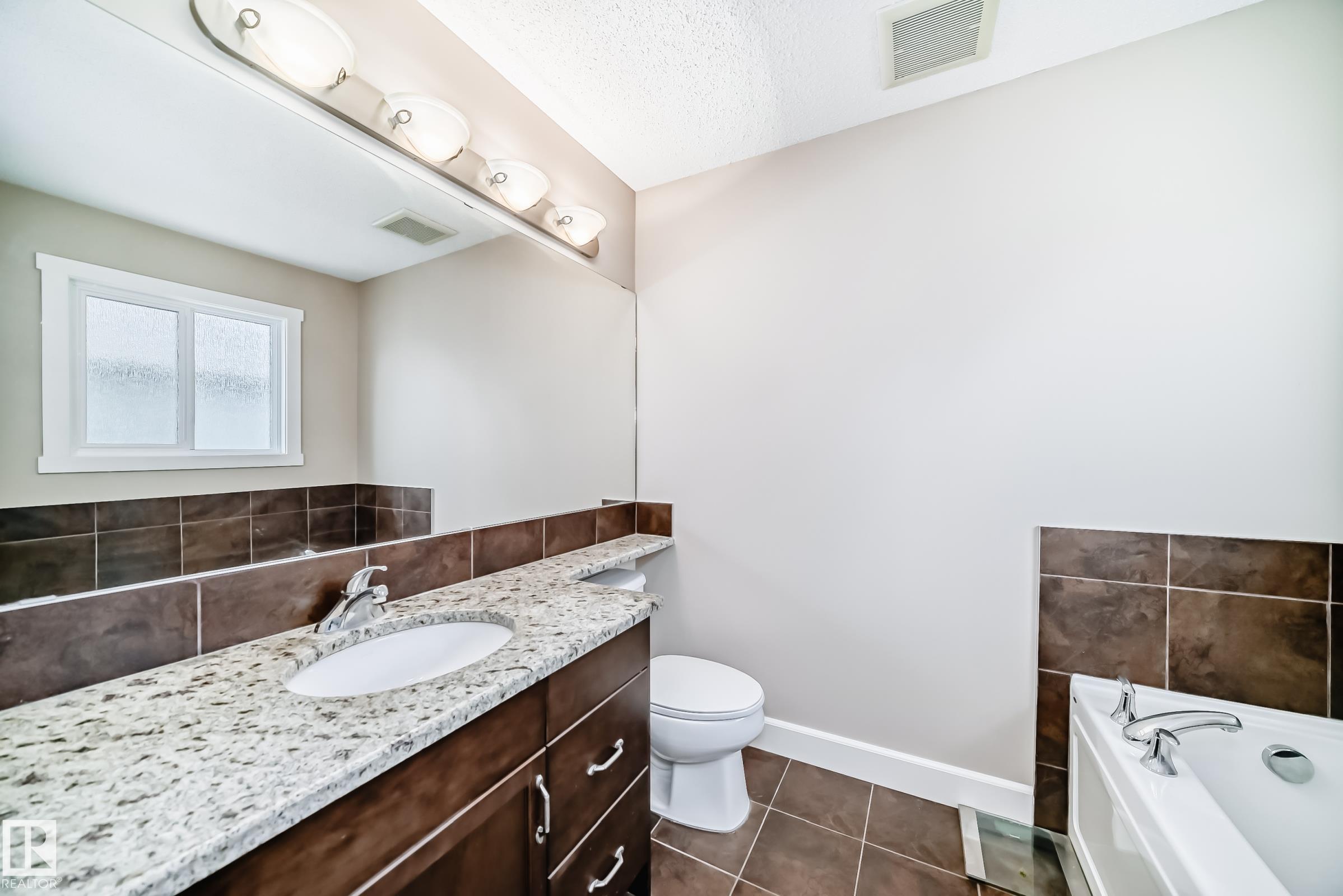 Photo 17 at 16520 136 Street NW, Carlton, Edmonton