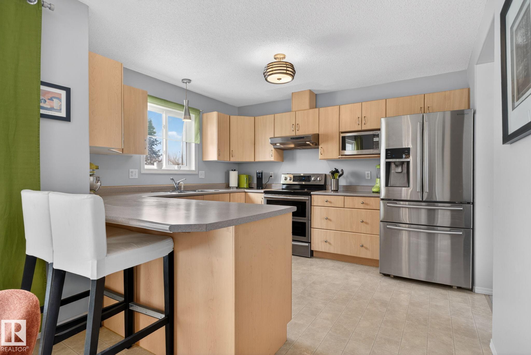 Photo 12 at 27 - 225 Blackburn Drive E SW, Blackburne, Edmonton