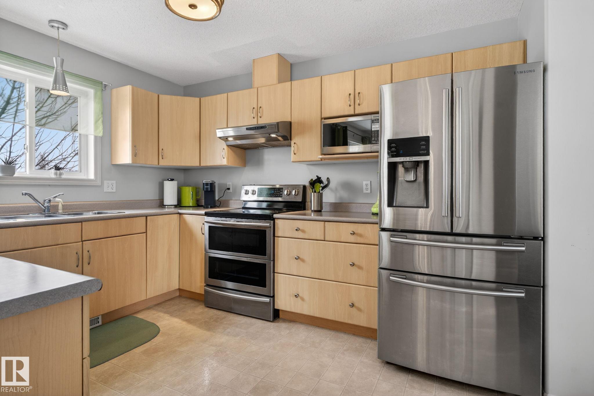 Photo 14 at 27 - 225 Blackburn Drive E SW, Blackburne, Edmonton