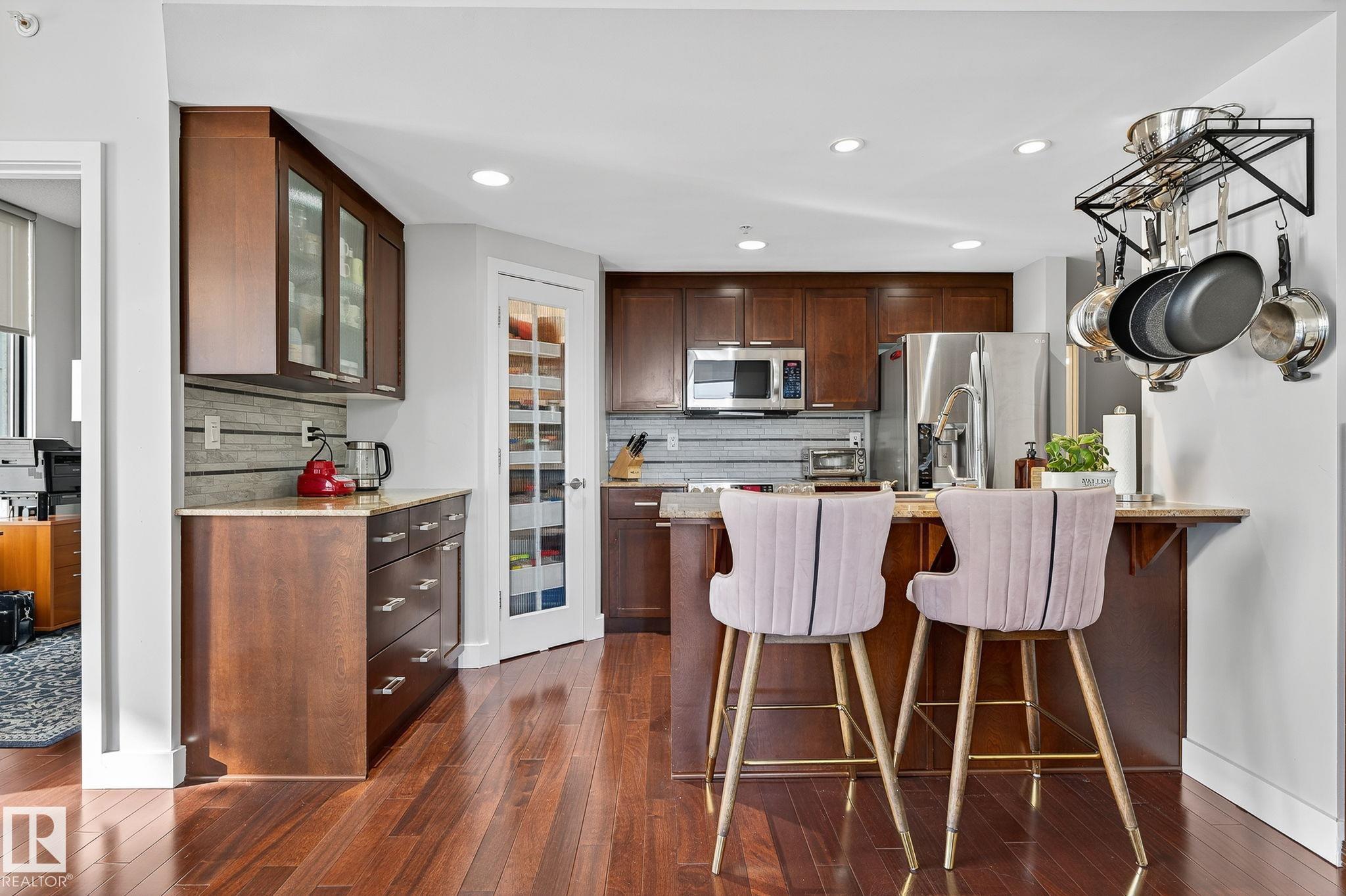 401 - 10028 119 Street NW, Wîhkwêntôwin, Edmonton