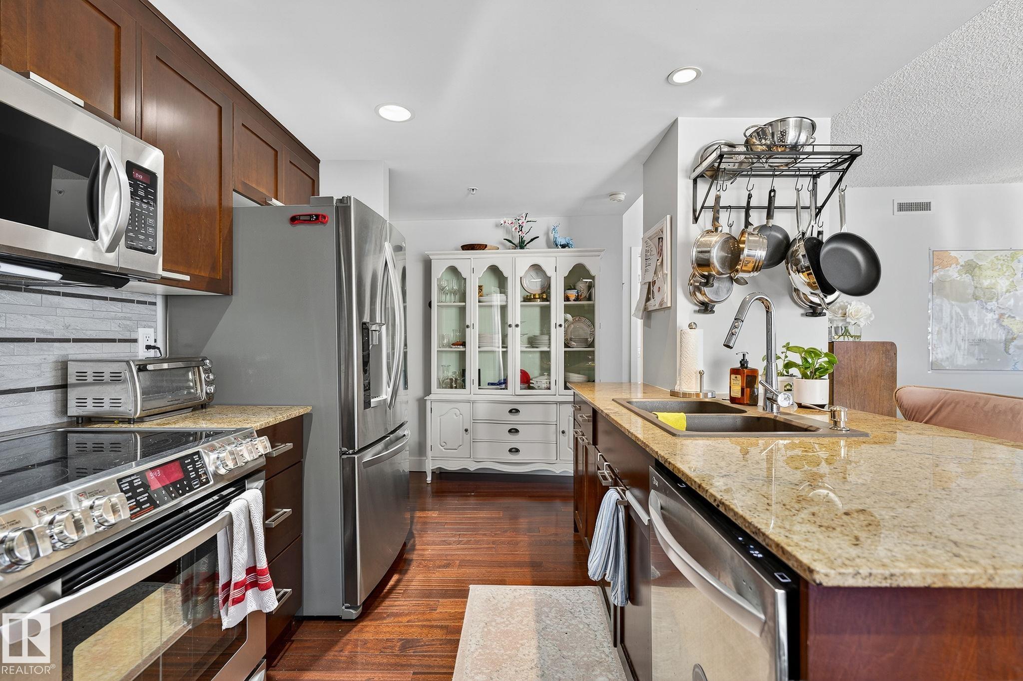 Photo 6 at 401 - 10028 119 Street NW, Wîhkwêntôwin, Edmonton