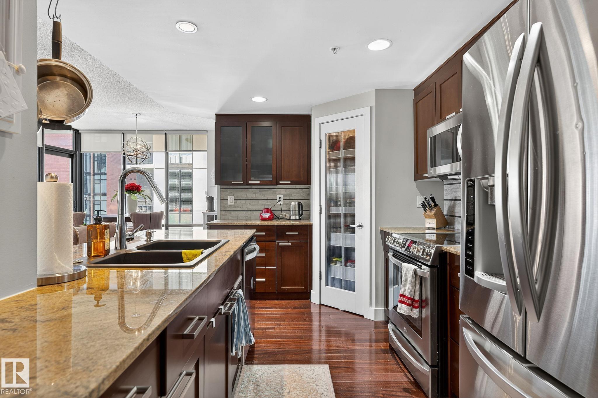 Photo 8 at 401 - 10028 119 Street NW, Wîhkwêntôwin, Edmonton