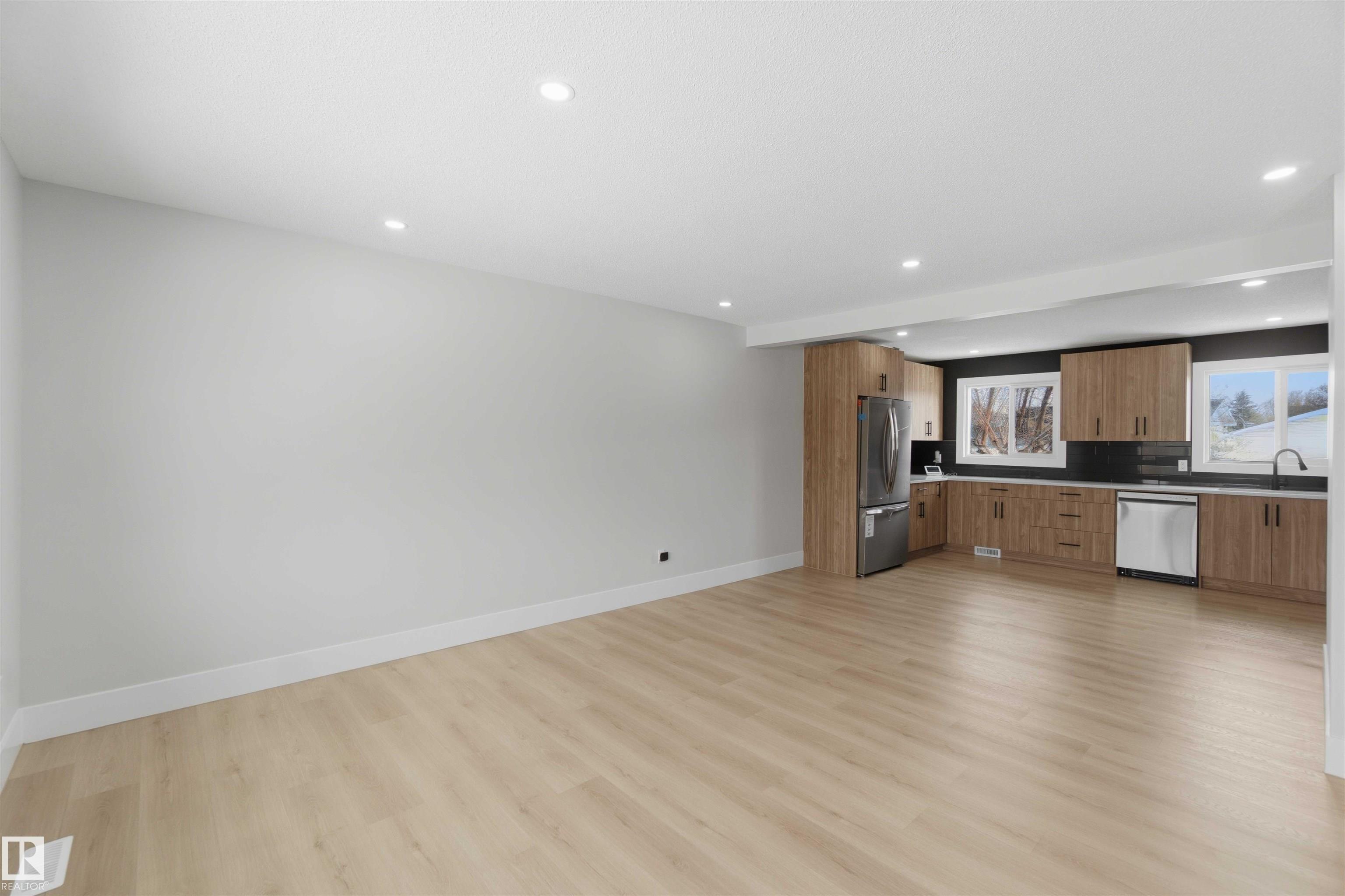 Photo 14 at 15015 95 Street NW, Evansdale, Edmonton