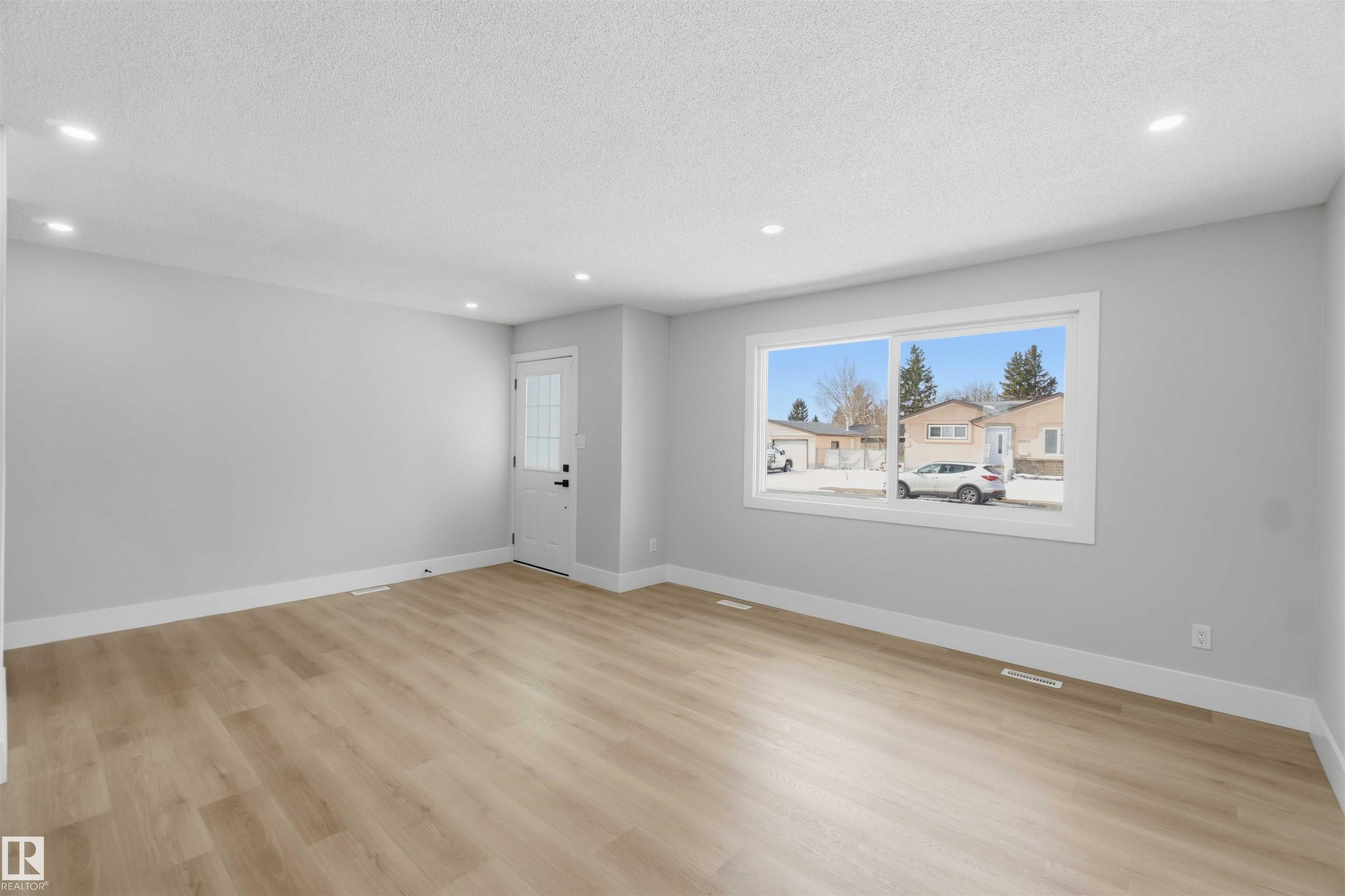 15015 95 Street NW, Evansdale, Edmonton