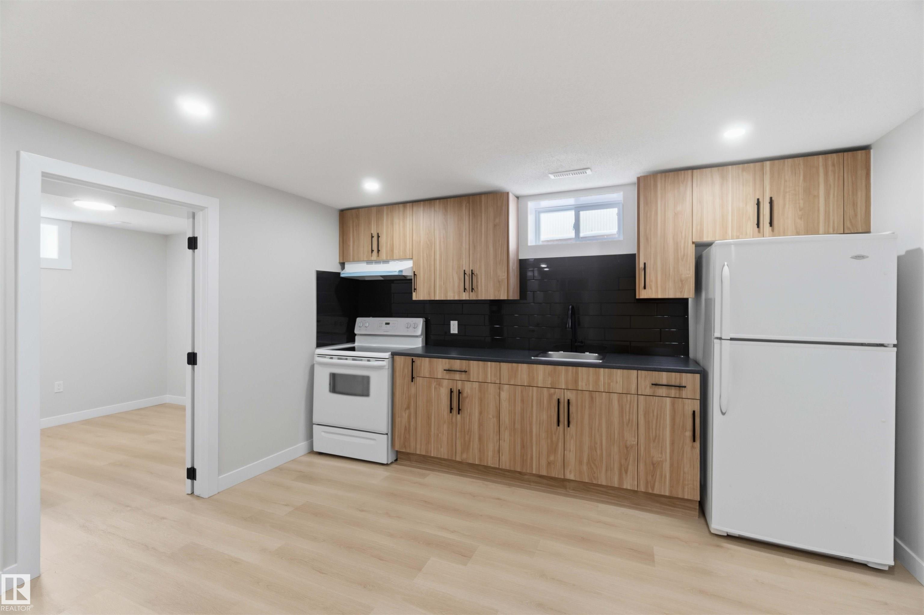 Photo 31 at 15015 95 Street NW, Evansdale, Edmonton