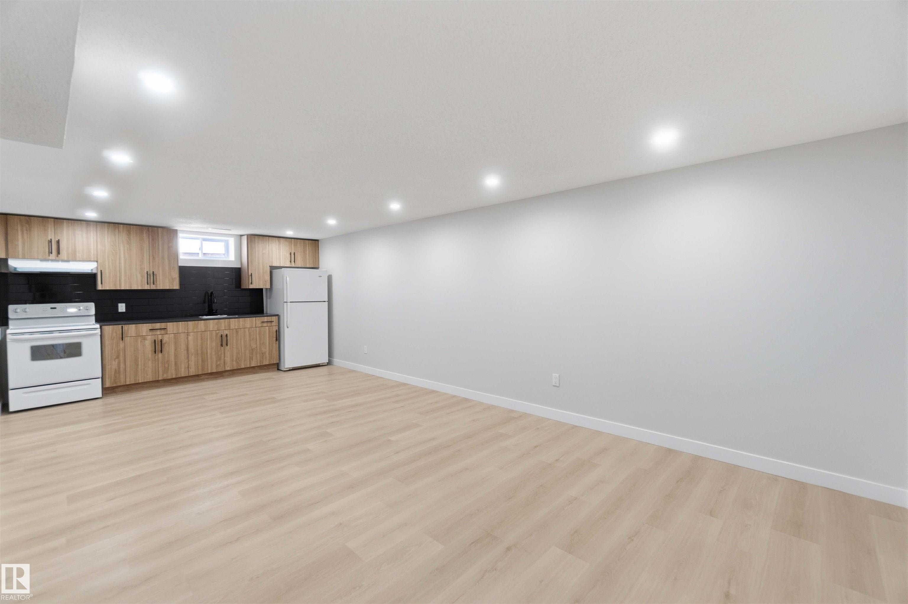 Photo 35 at 15015 95 Street NW, Evansdale, Edmonton