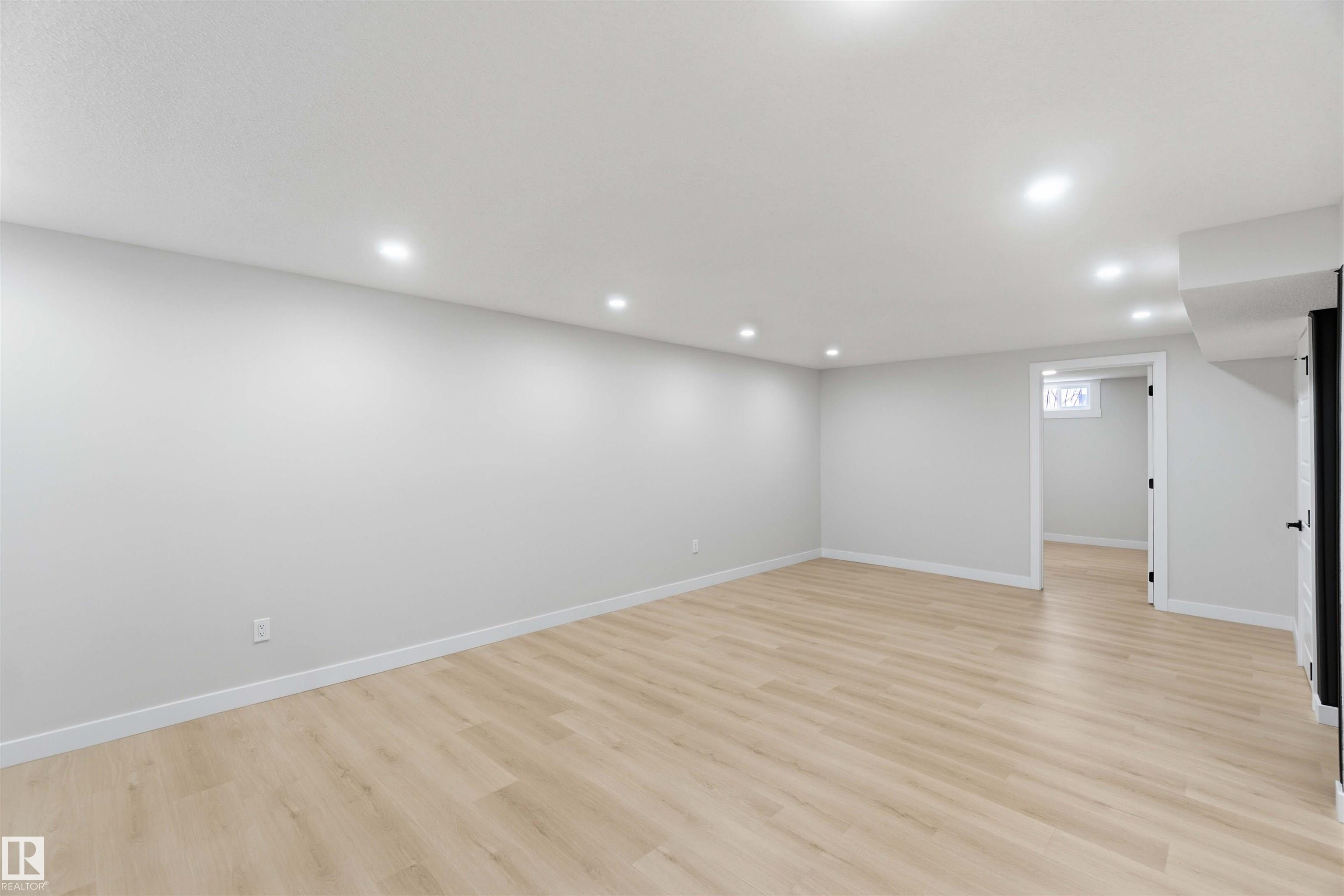 Photo 37 at 15015 95 Street NW, Evansdale, Edmonton