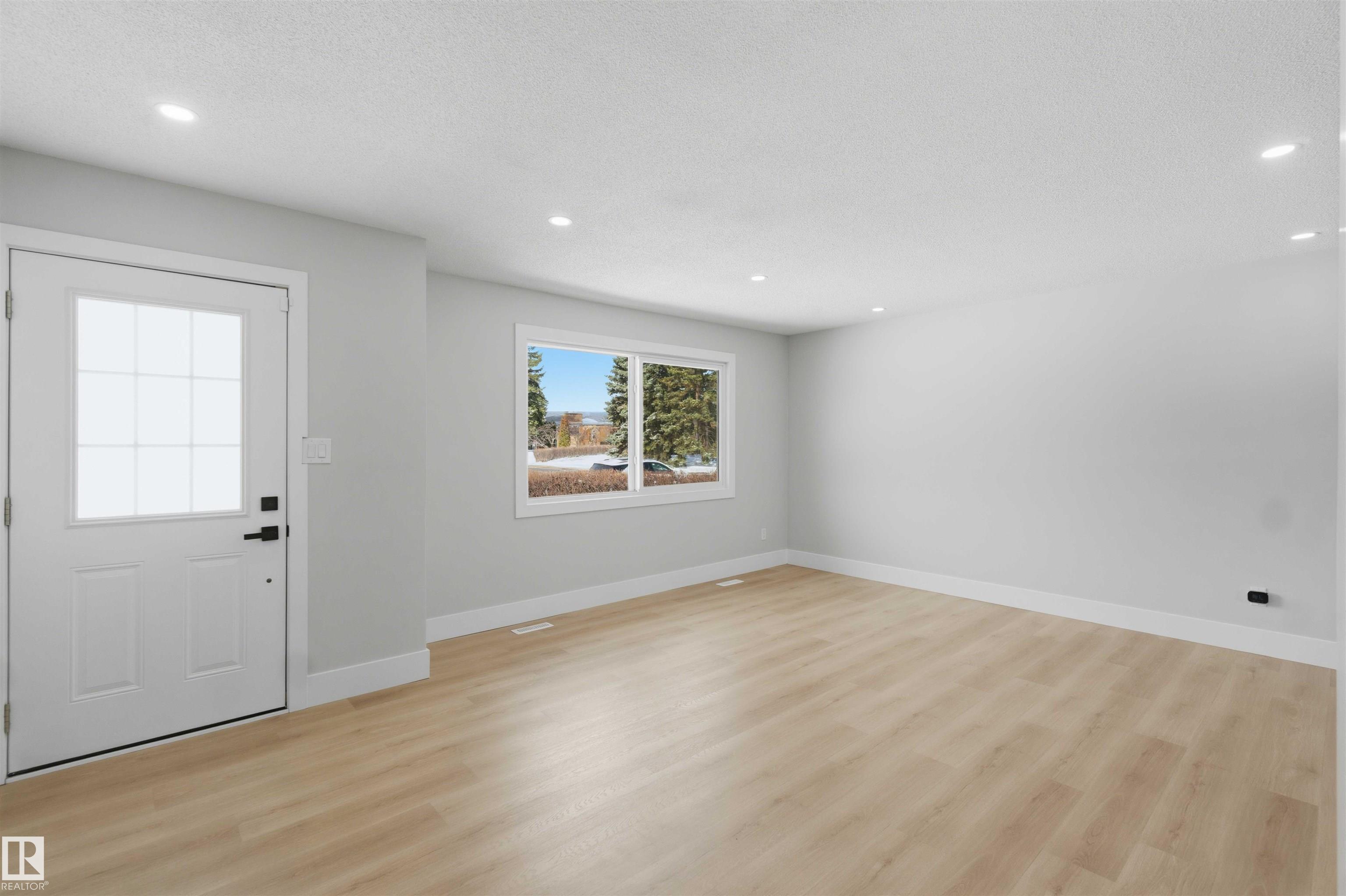 Photo 6 at 15015 95 Street NW, Evansdale, Edmonton