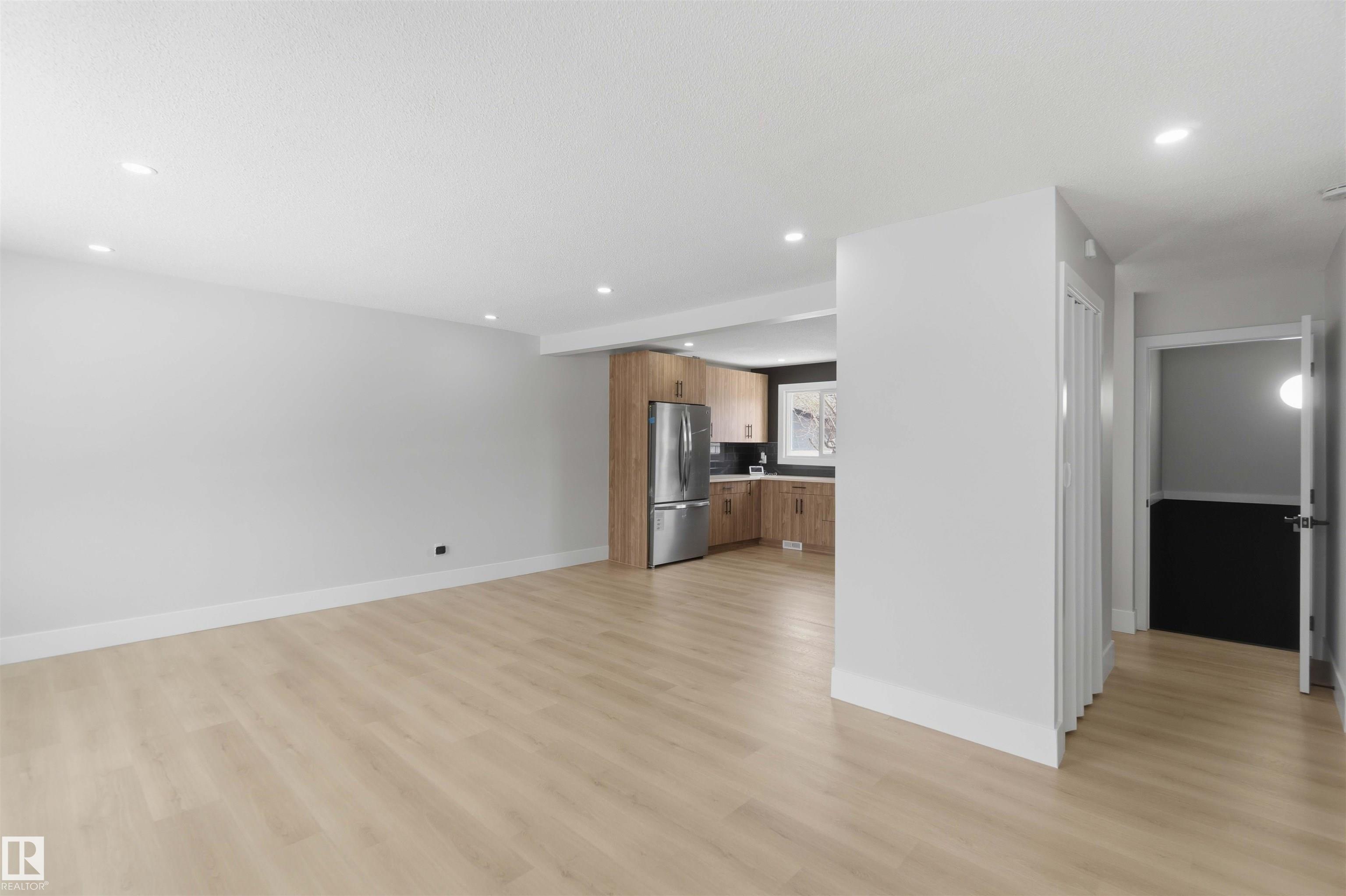 Photo 9 at 15015 95 Street NW, Evansdale, Edmonton