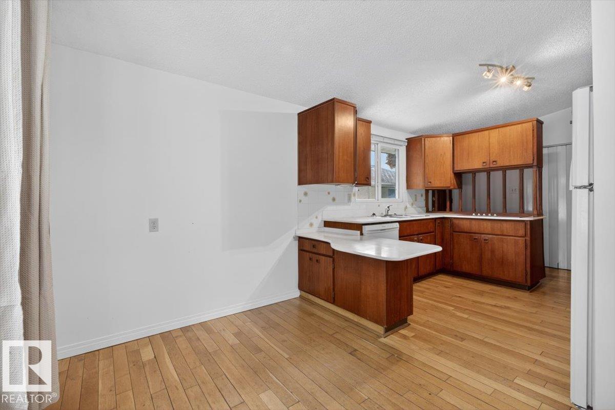 Photo 10 at 6018 105a Street NW, Pleasantview, Edmonton