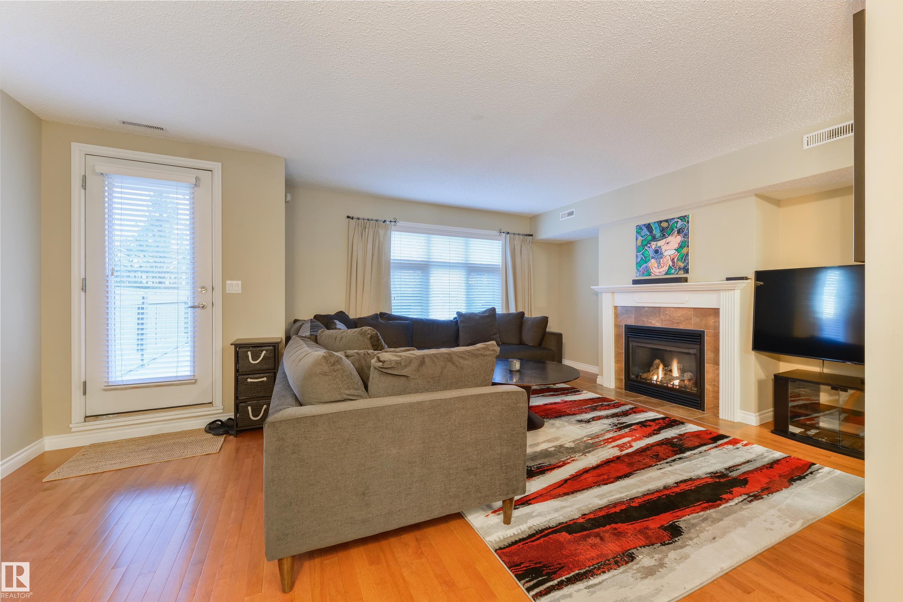 Photo 13 at 3 9026 Jasper Avenue NW, Boyle Street, Edmonton