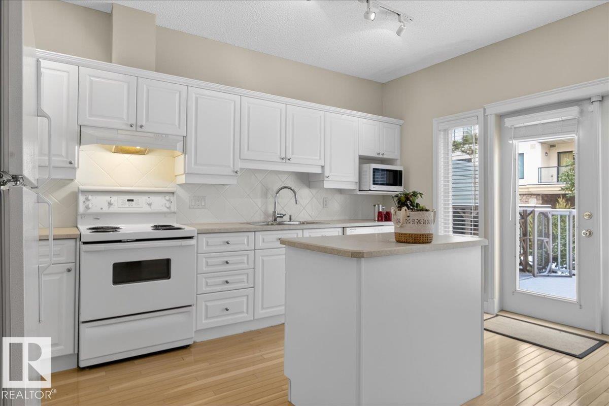 Photo 16 at 34 - 10235 111 Street NW, Downtown, Edmonton