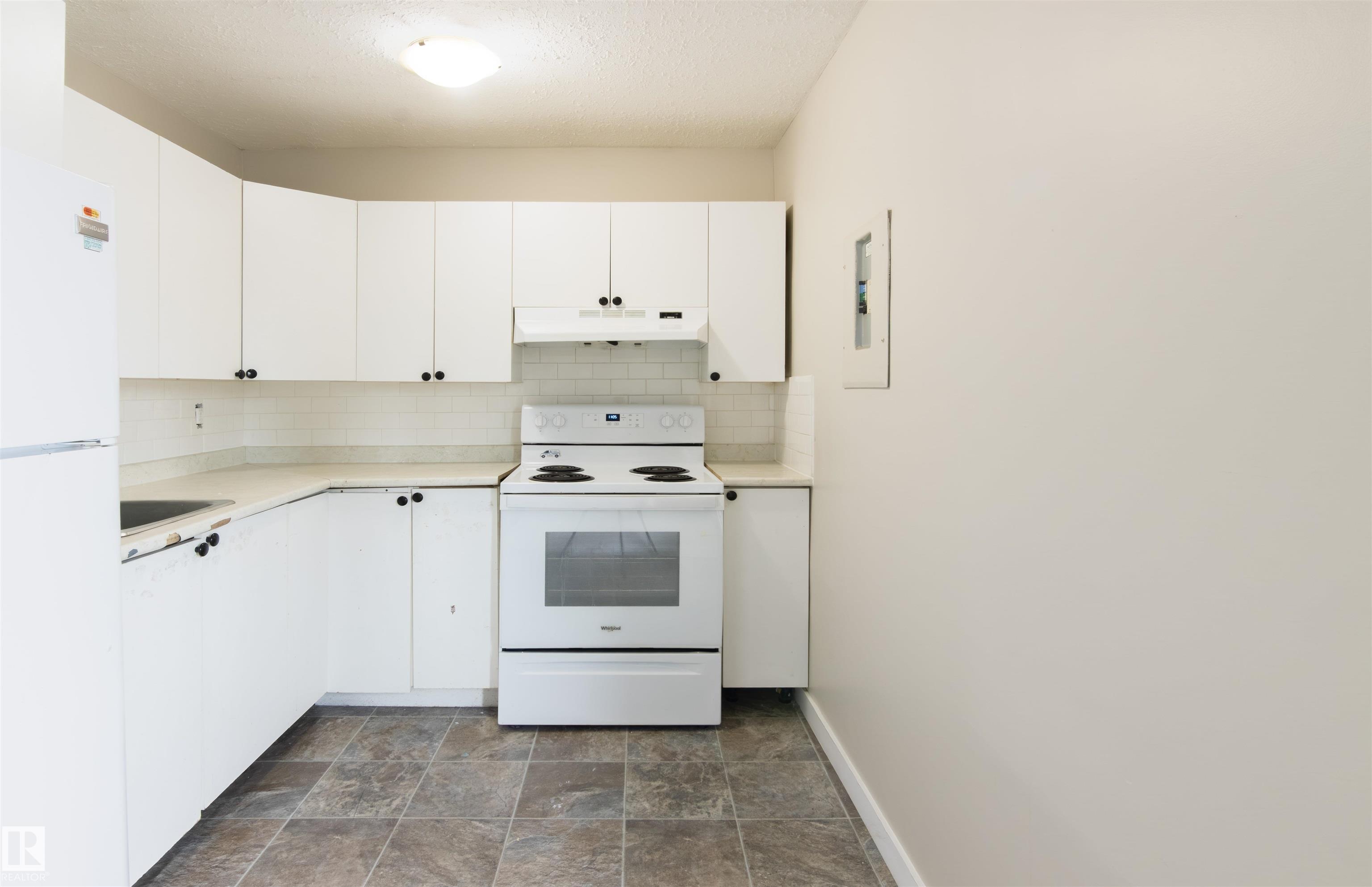 https://zimg.paragon.ice.com/ParagonImages/Property/PM/RAE/225397287/22/0/0/f2d76a13992b5a20cf5d4d3db3de1a7f/1/bff63341e2a0c146ca3a229d13aebf5c/225397287-37D17CA9-C58F-47F8-9477-57EB3735C096.JPG