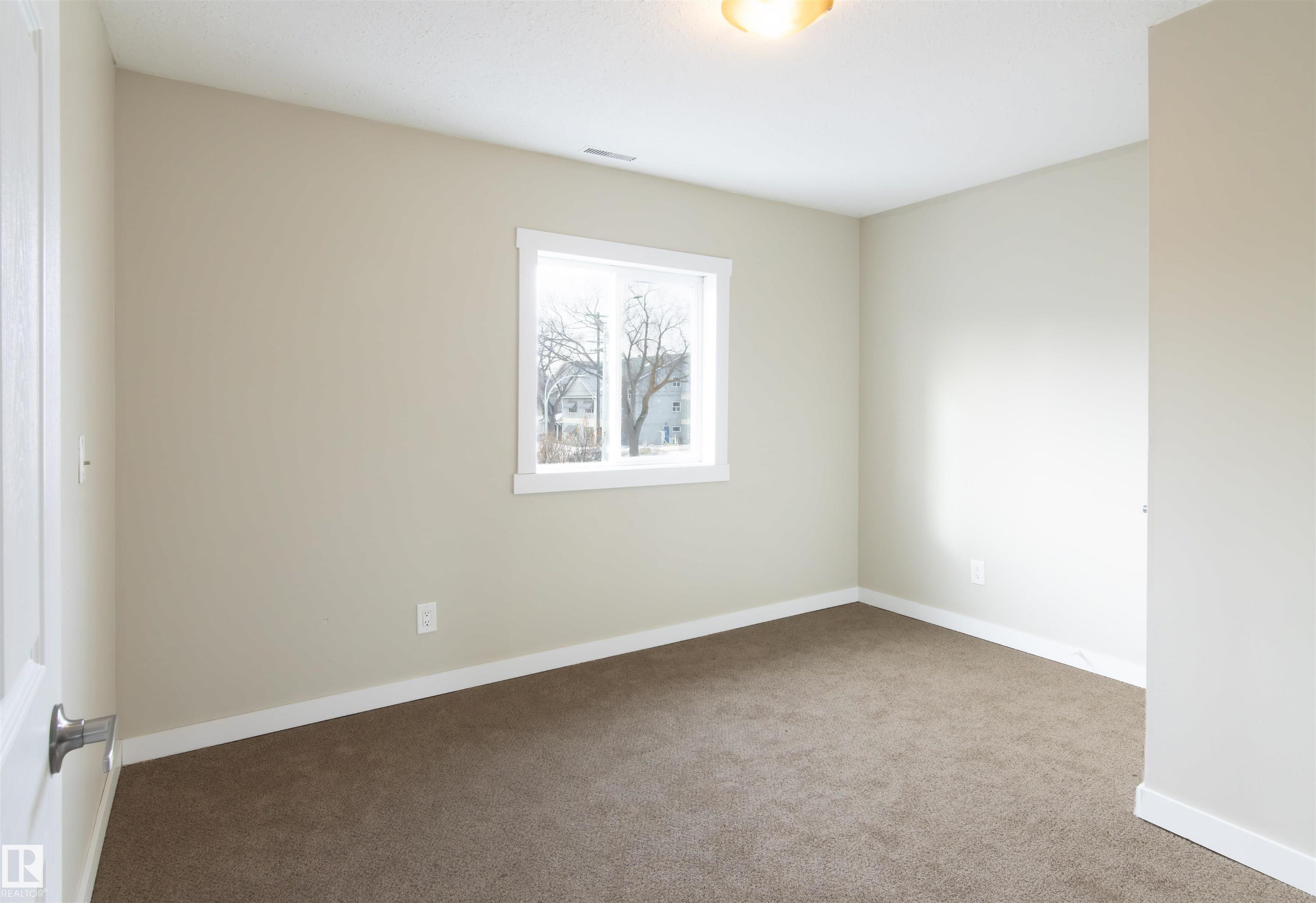 https://zimg.paragon.ice.com/ParagonImages/Property/PM/RAE/225397287/26/0/0/f7fe890abd19bbb24c2b1414d2277c43/1/bff63341e2a0c146ca3a229d13aebf5c/225397287-307F515C-683D-4DA1-BA2E-4B8B7D0DD6B2.JPG