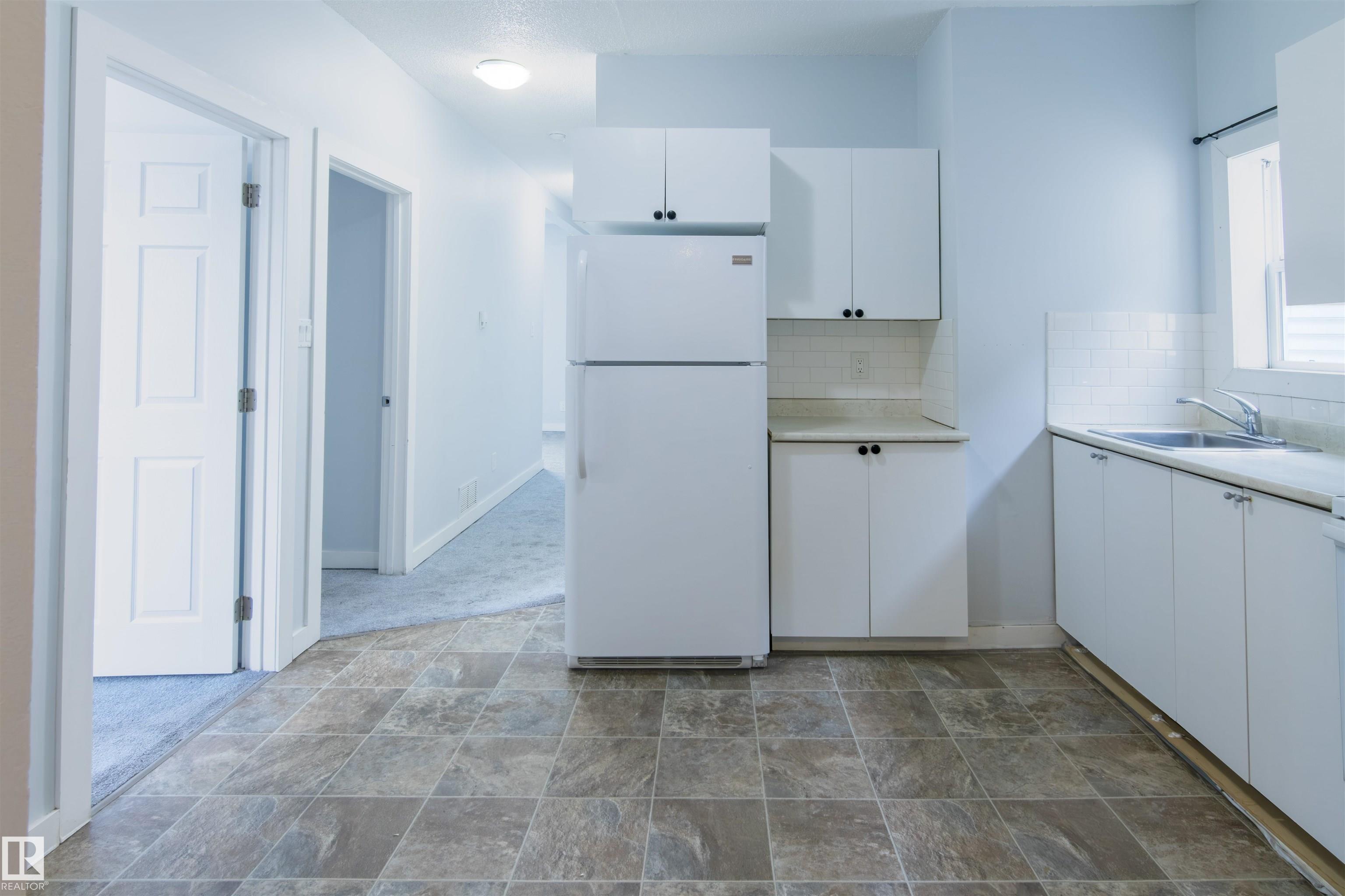 https://zimg.paragon.ice.com/ParagonImages/Property/PM/RAE/225397287/7/0/0/7afe7732c74178fef2abb11c3808f85b/1/bff63341e2a0c146ca3a229d13aebf5c/225397287-9E26891F-0504-4083-8784-87DDB91FBC63.JPG