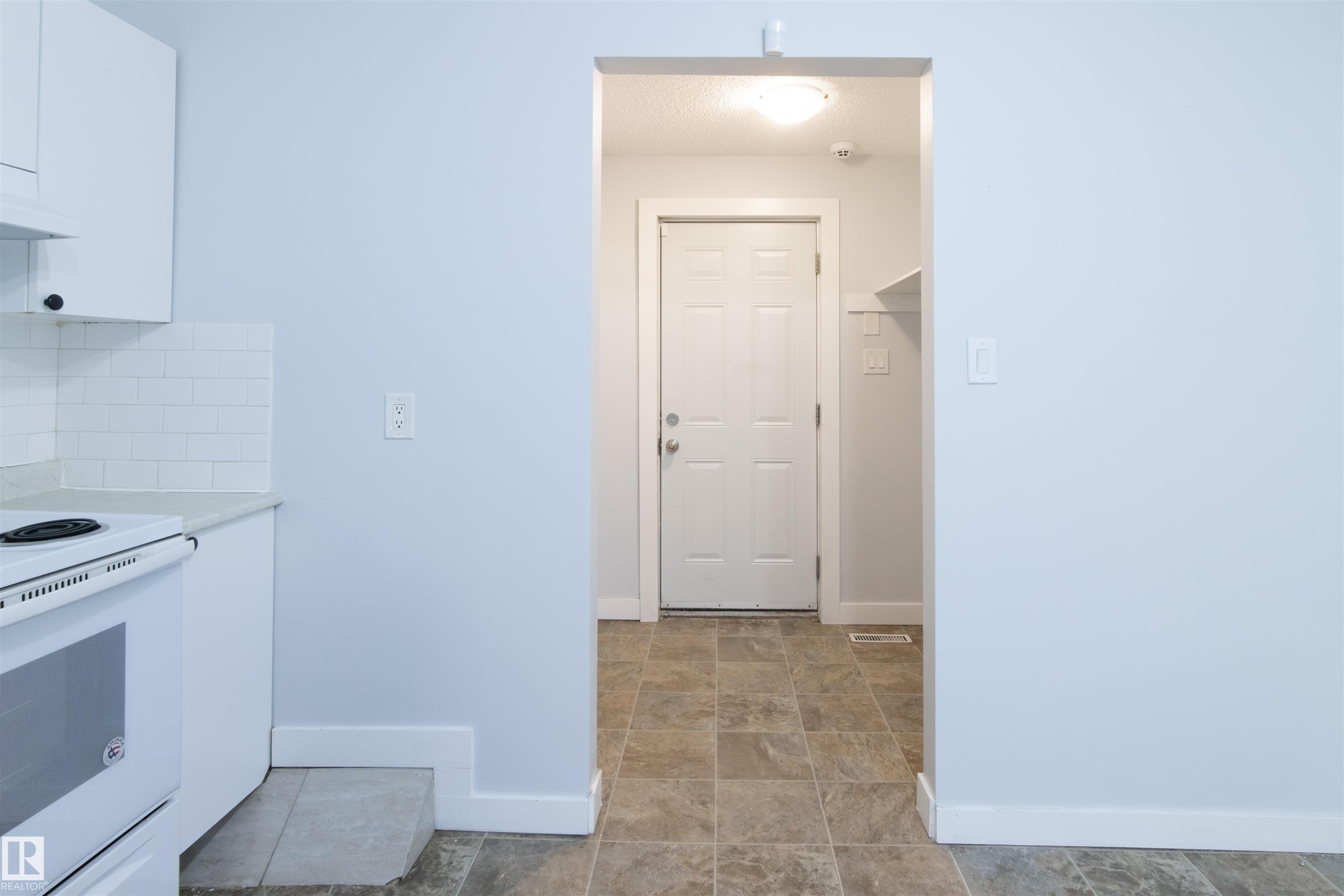 https://zimg.paragon.ice.com/ParagonImages/Property/PM/RAE/225397287/8/0/0/da91fd27702f916b6b1d1fd5c9b68486/1/bff63341e2a0c146ca3a229d13aebf5c/225397287-D6FCF6F1-A62A-45D6-B402-804AF59DAE09.JPG