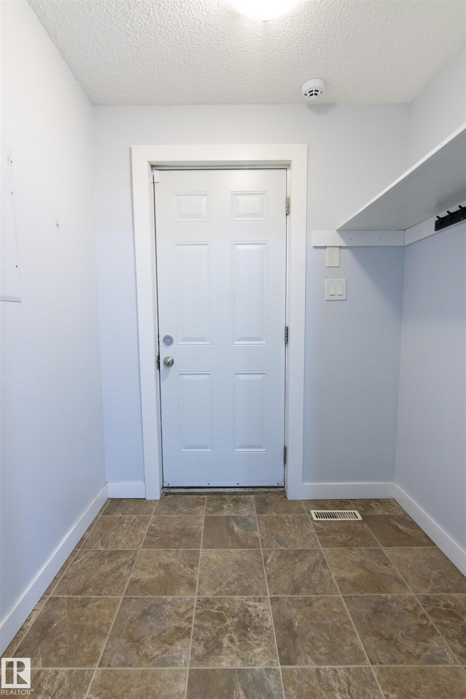 https://zimg.paragon.ice.com/ParagonImages/Property/PM/RAE/225397287/9/0/0/c6f8afa9994d924f975439d0ff41718b/1/bff63341e2a0c146ca3a229d13aebf5c/225397287-06995A4F-3648-4964-9EB3-B83F9AC2E3E6.JPG