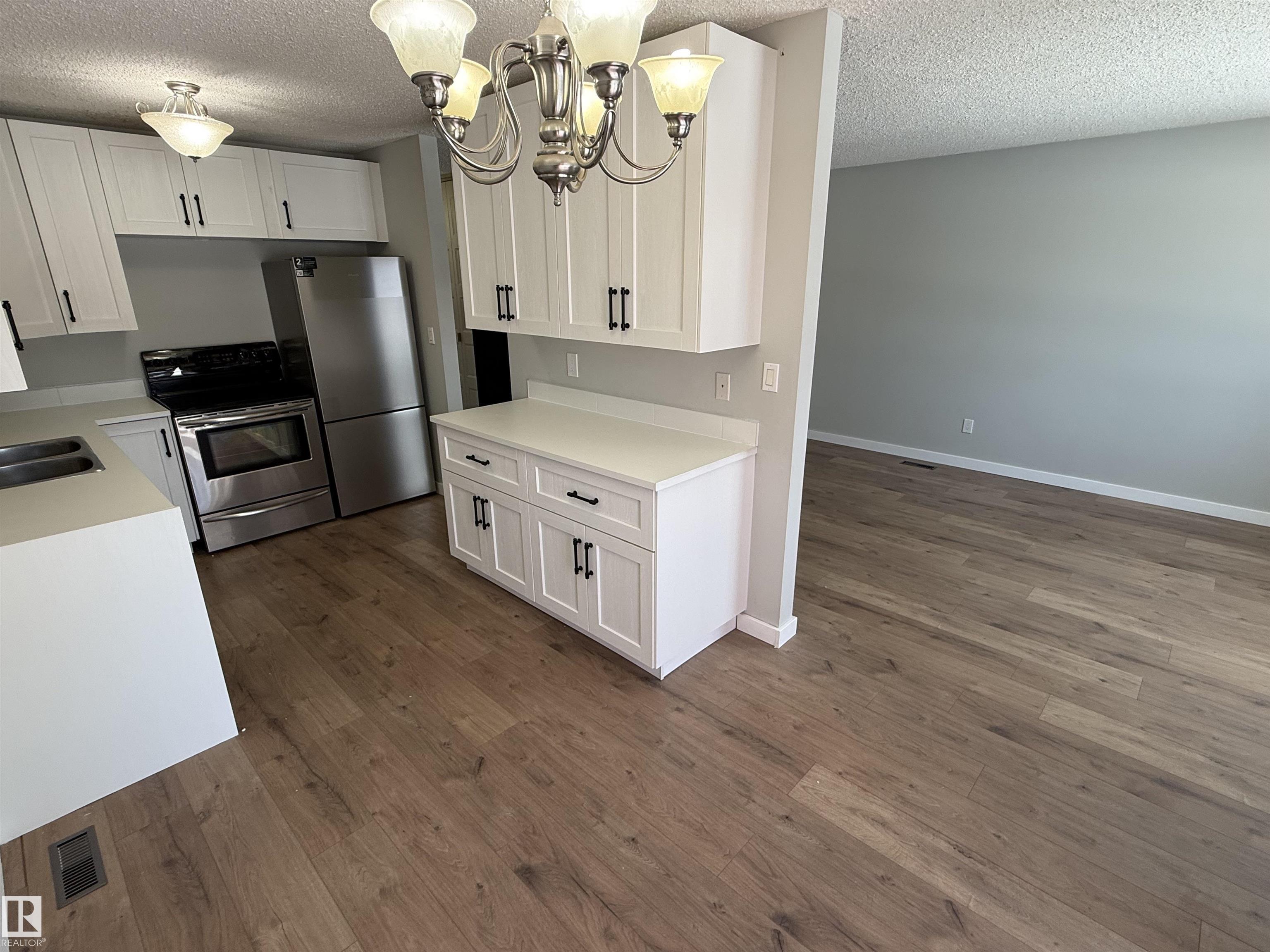 Photo 19 at 10654 Beaumaris Road NW, Lorelei, Edmonton