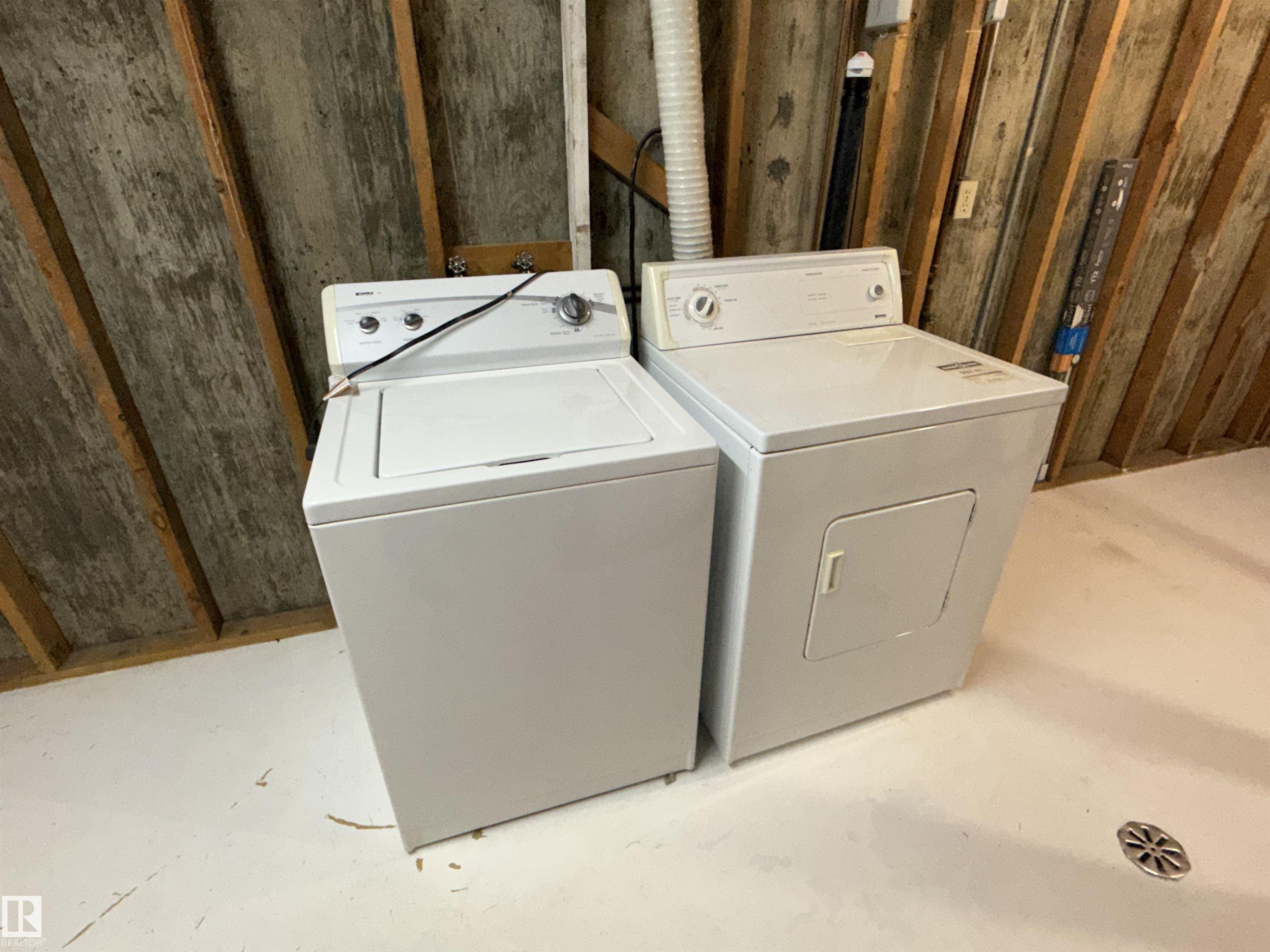 Photo 34 at 10654 Beaumaris Road NW, Lorelei, Edmonton