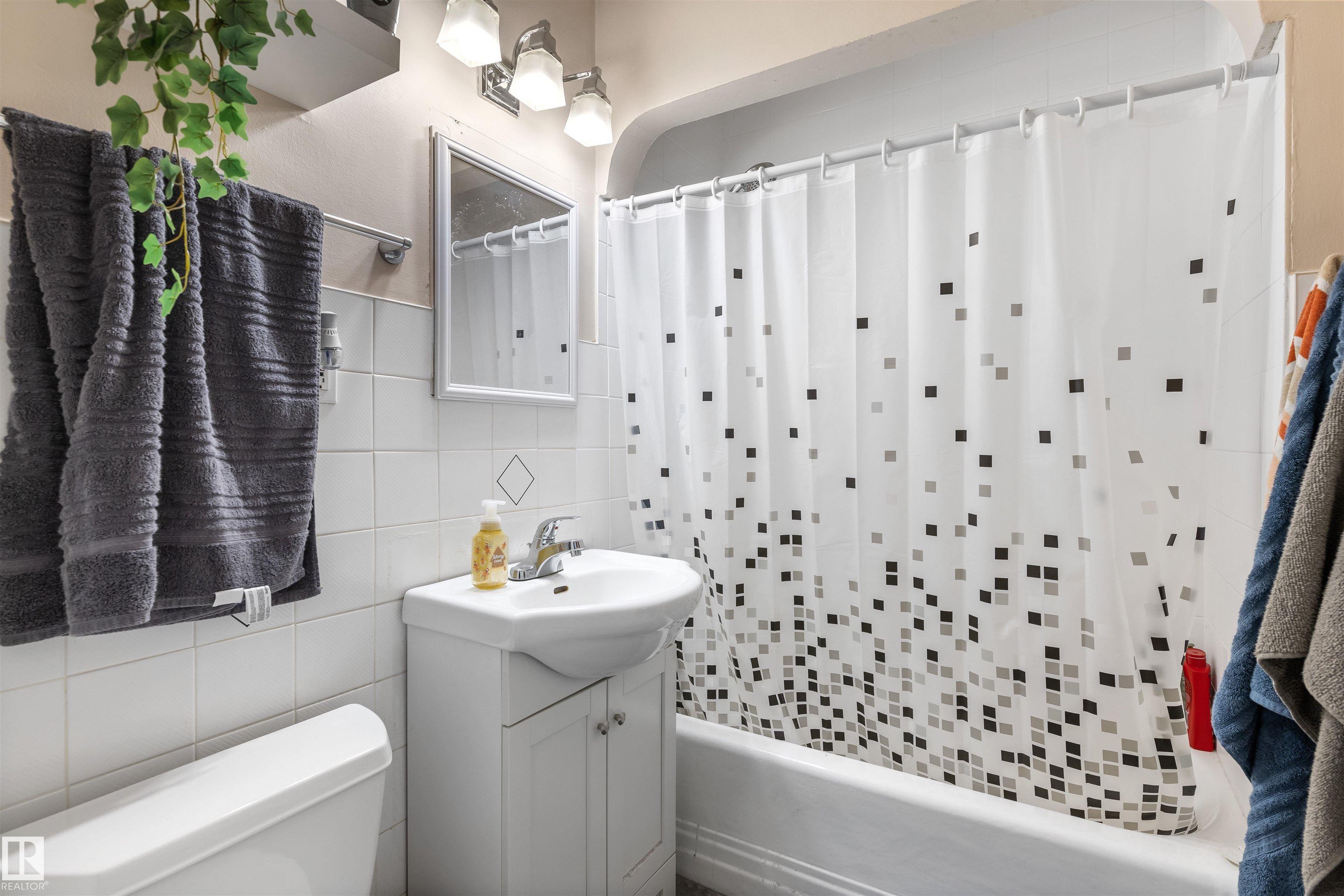 Photo 11 at 10838 110 Street NW, Queen Mary Park, Edmonton