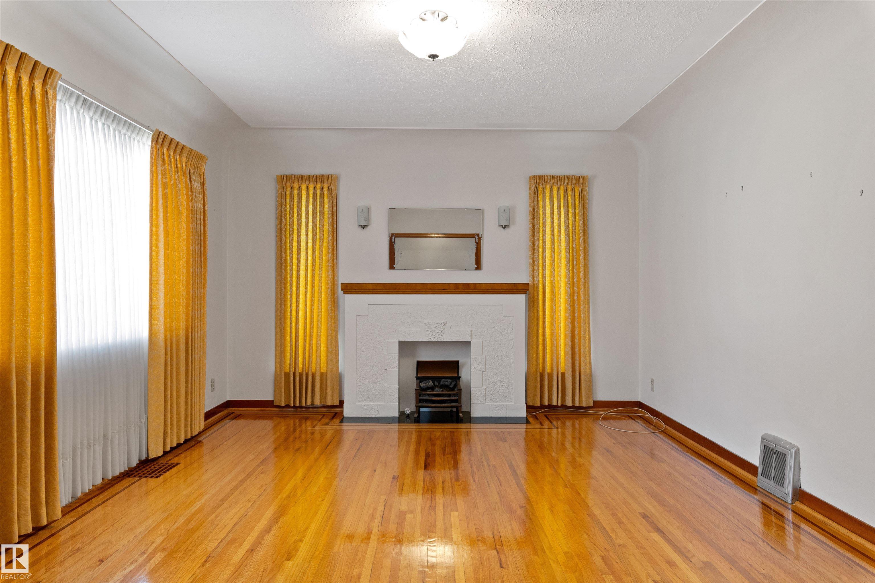 10842 110 Street NW, Queen Mary Park, Edmonton