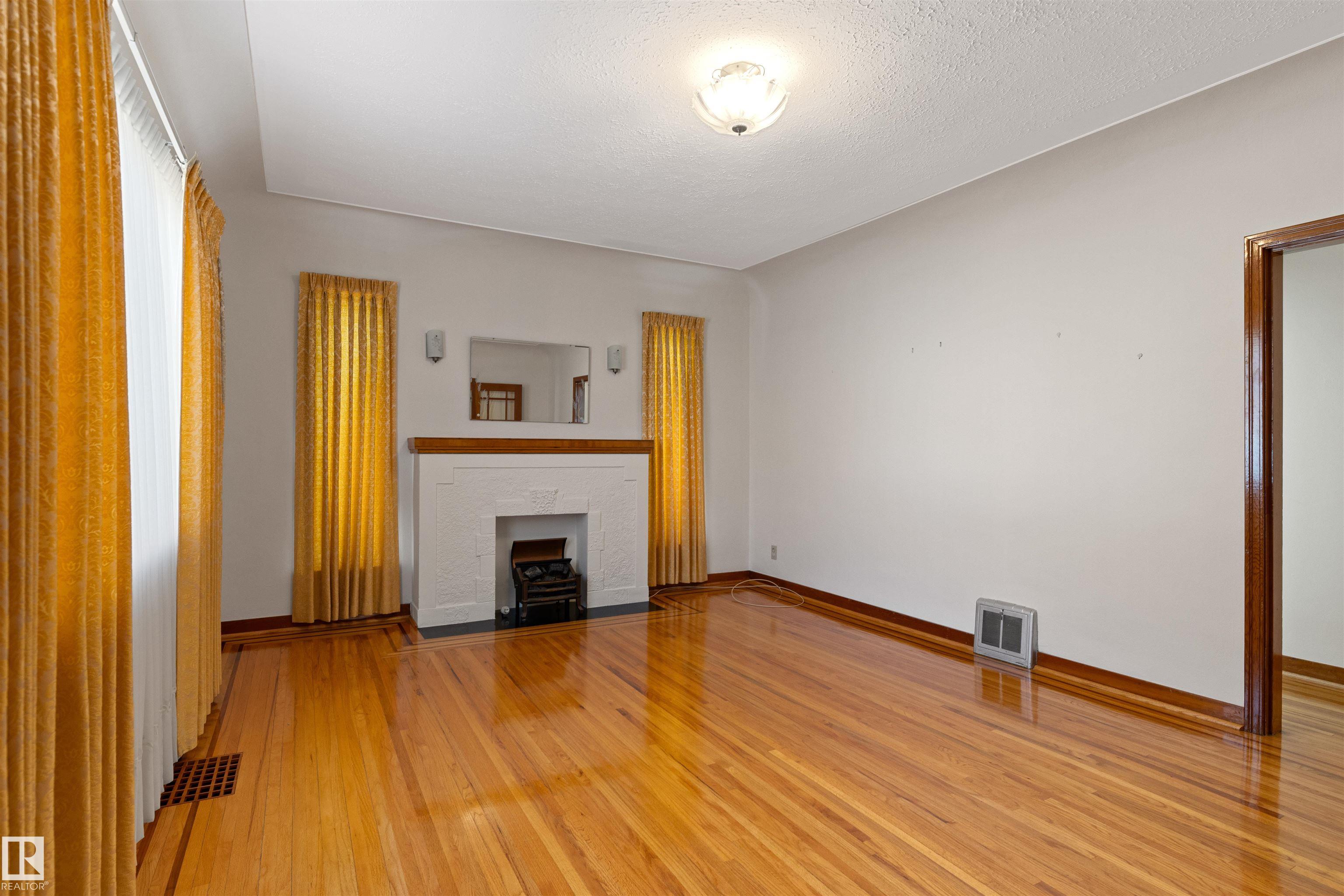 Photo 6 at 10842 110 Street NW, Queen Mary Park, Edmonton