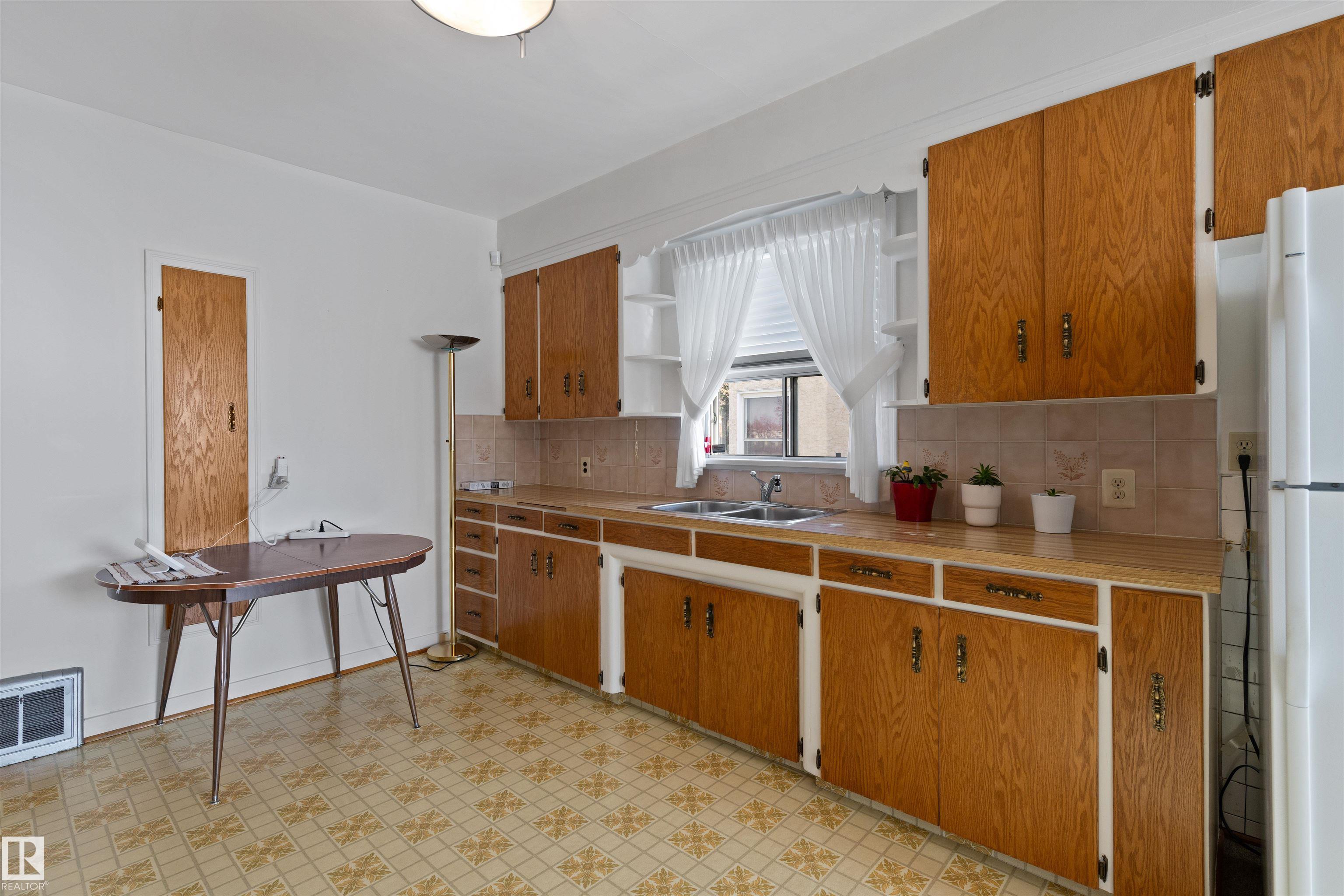 Photo 9 at 10842 110 Street NW, Queen Mary Park, Edmonton