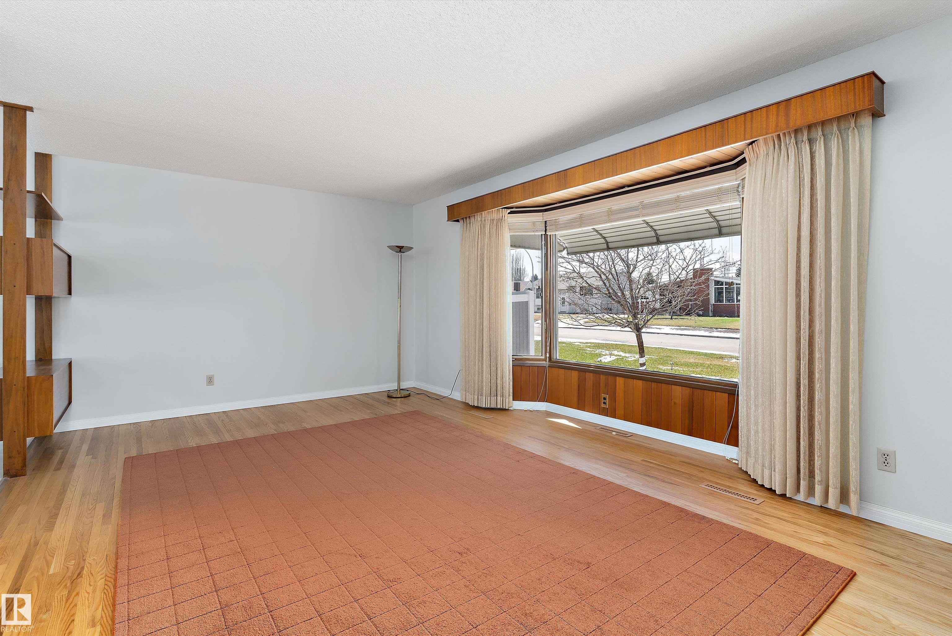 Photo 11 at 9411 68a Street NW, Ottewell, Edmonton