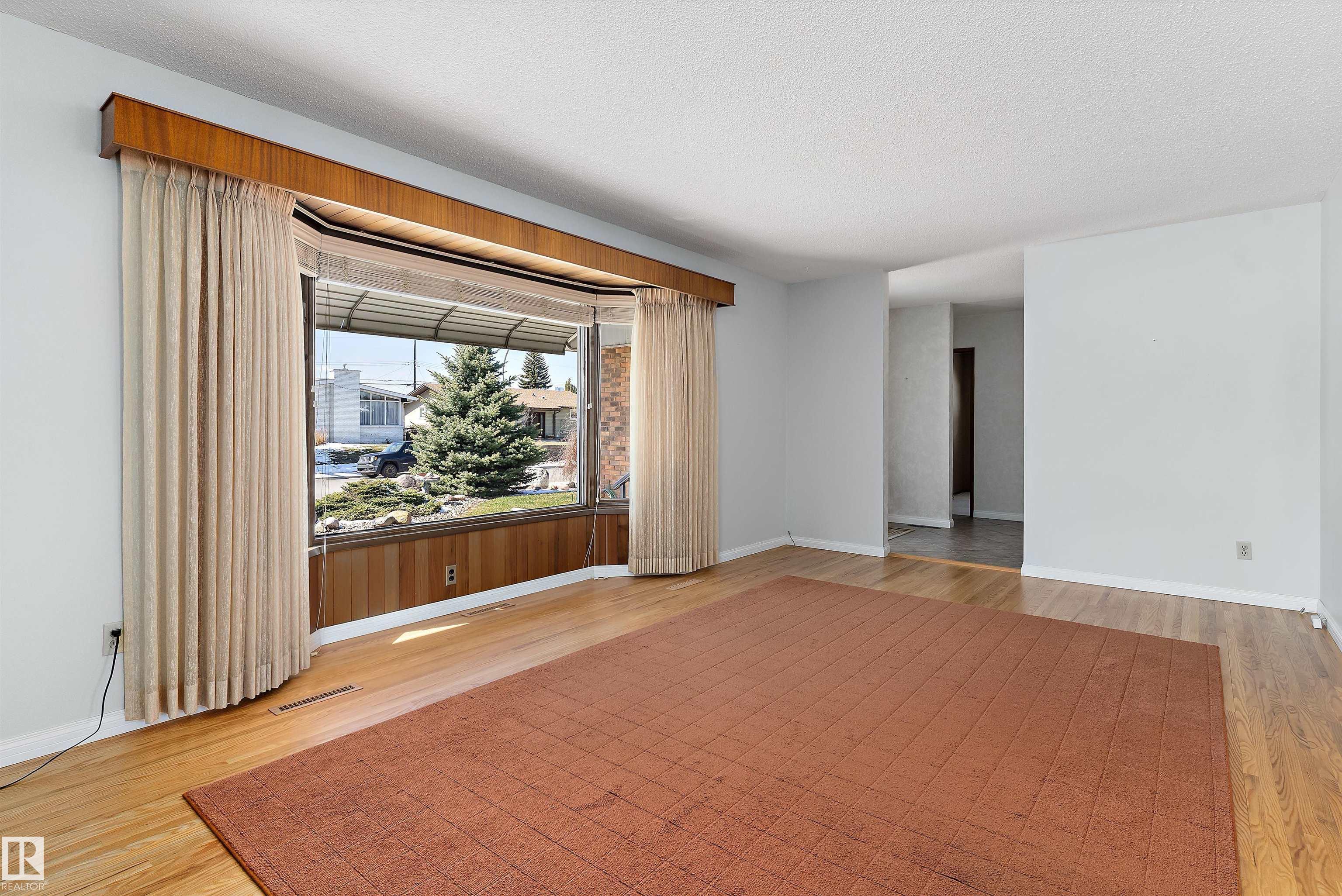 Photo 12 at 9411 68a Street NW, Ottewell, Edmonton