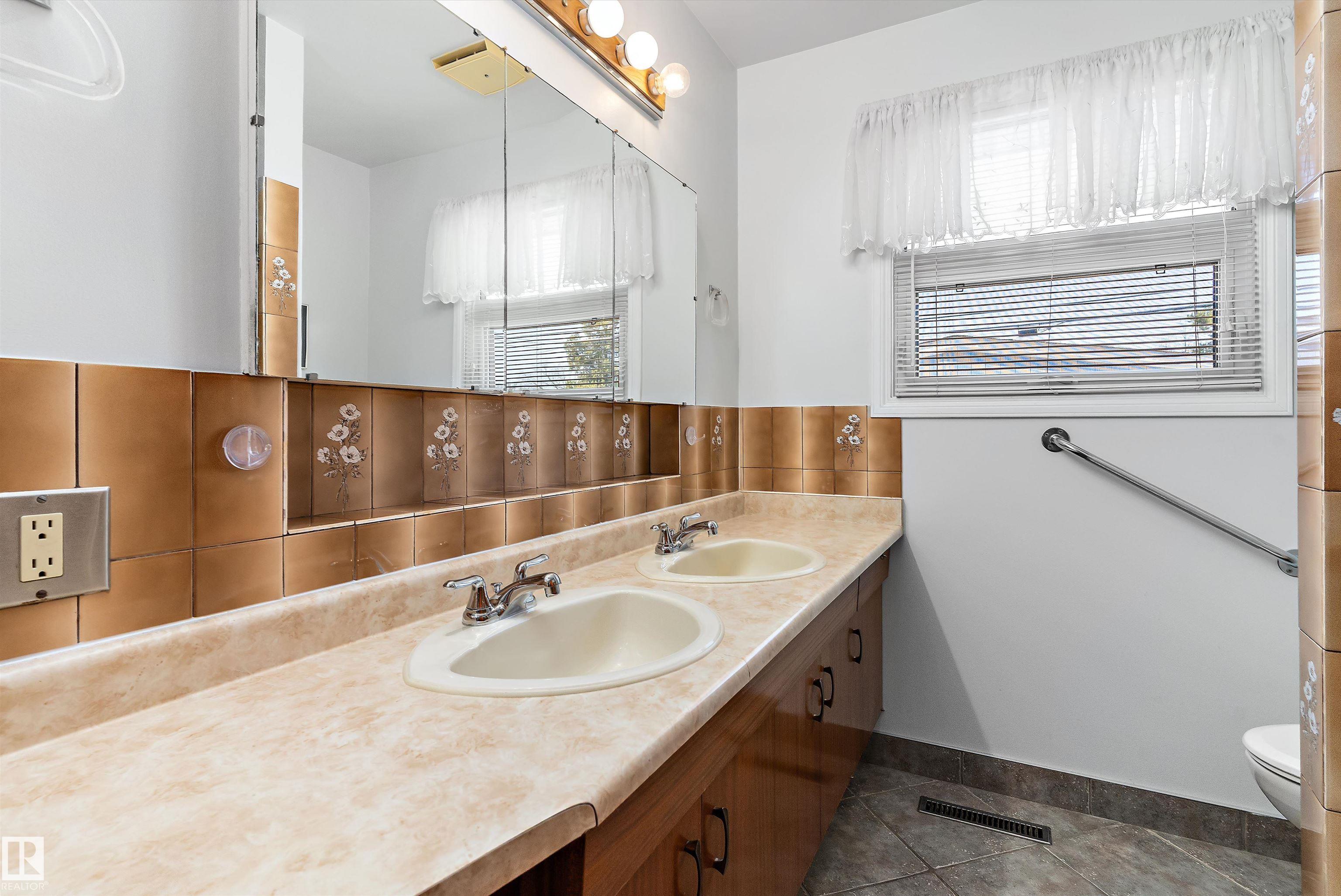 Photo 23 at 9411 68a Street NW, Ottewell, Edmonton