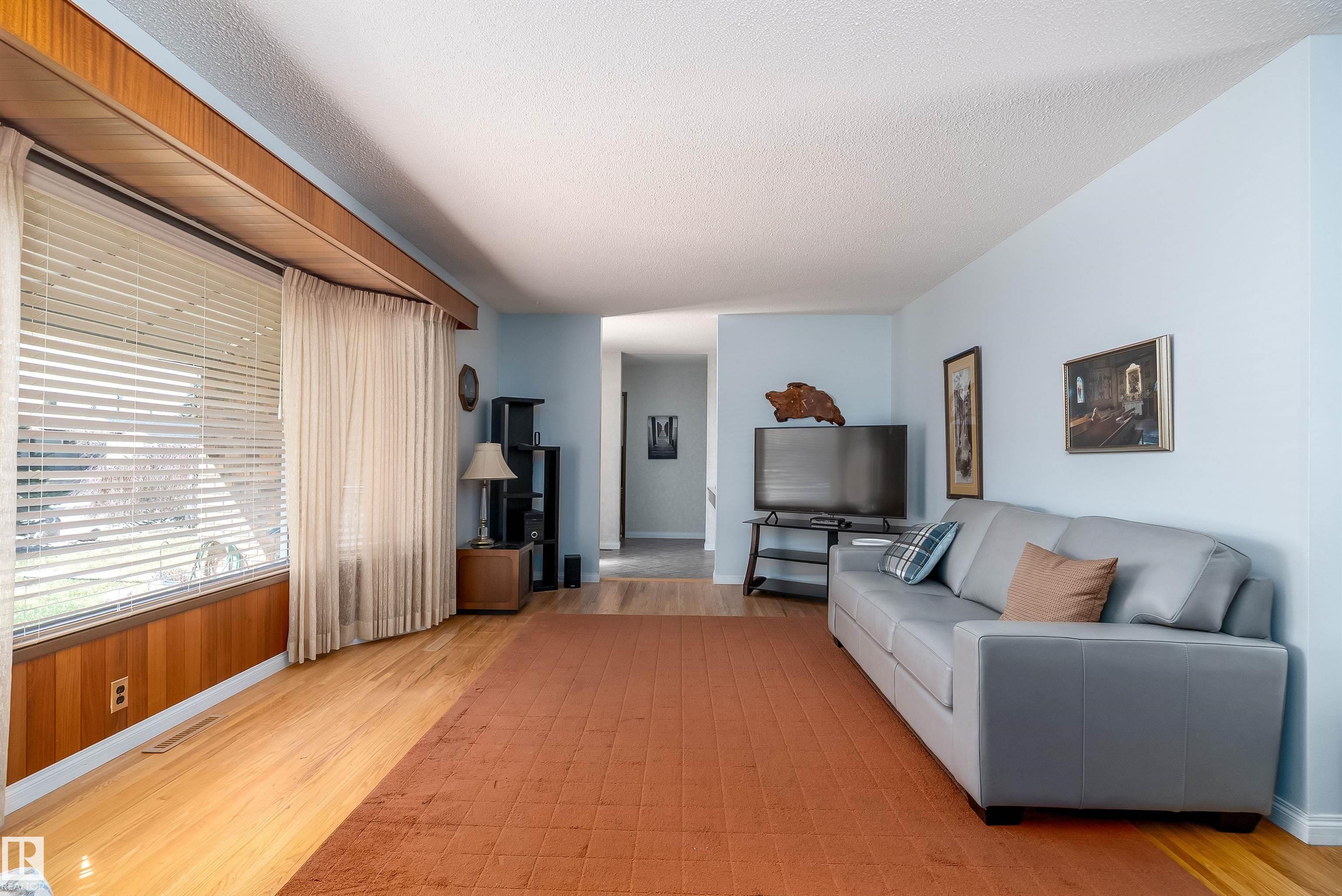 Photo 8 at 9411 68a Street NW, Ottewell, Edmonton