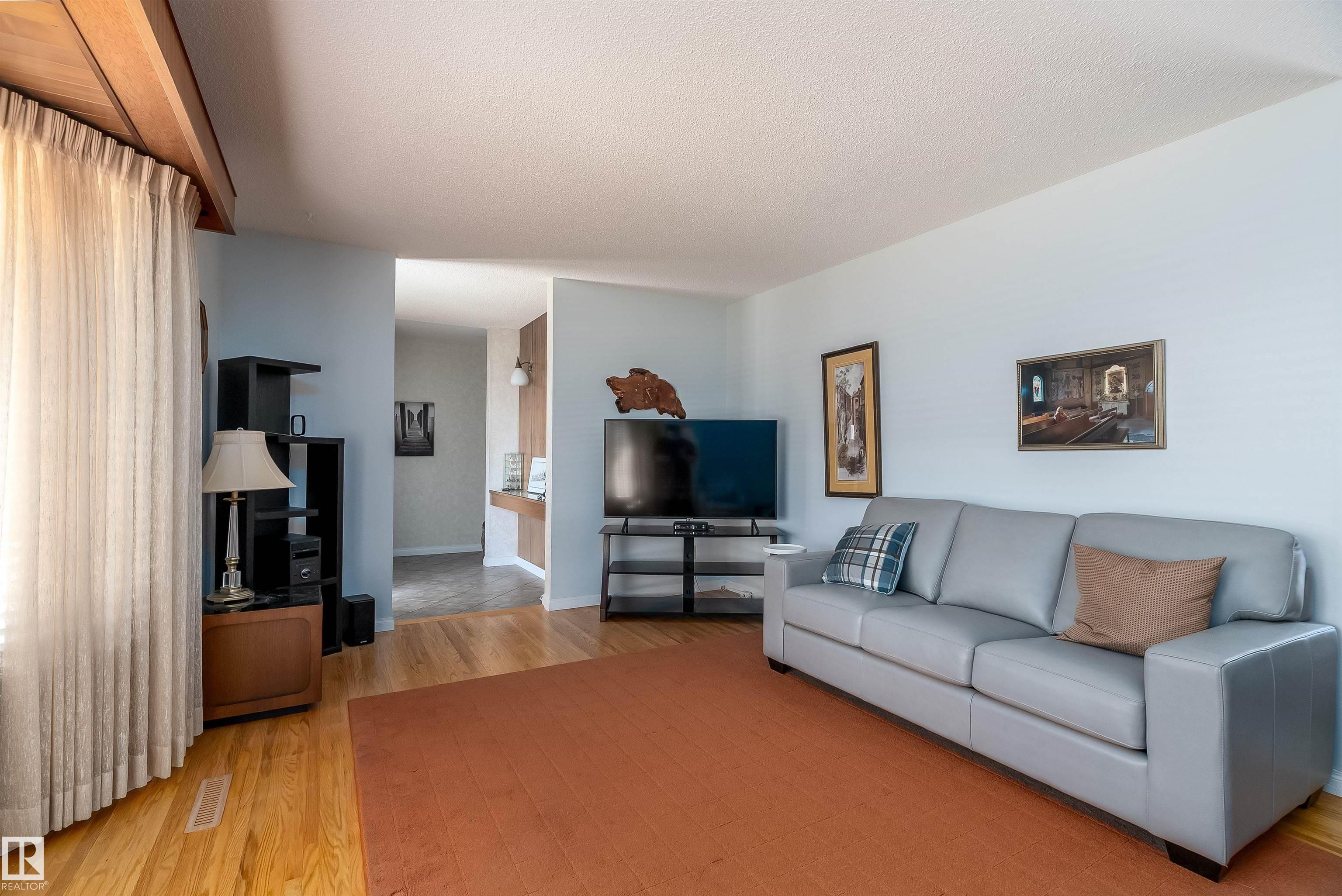 Photo 9 at 9411 68a Street NW, Ottewell, Edmonton