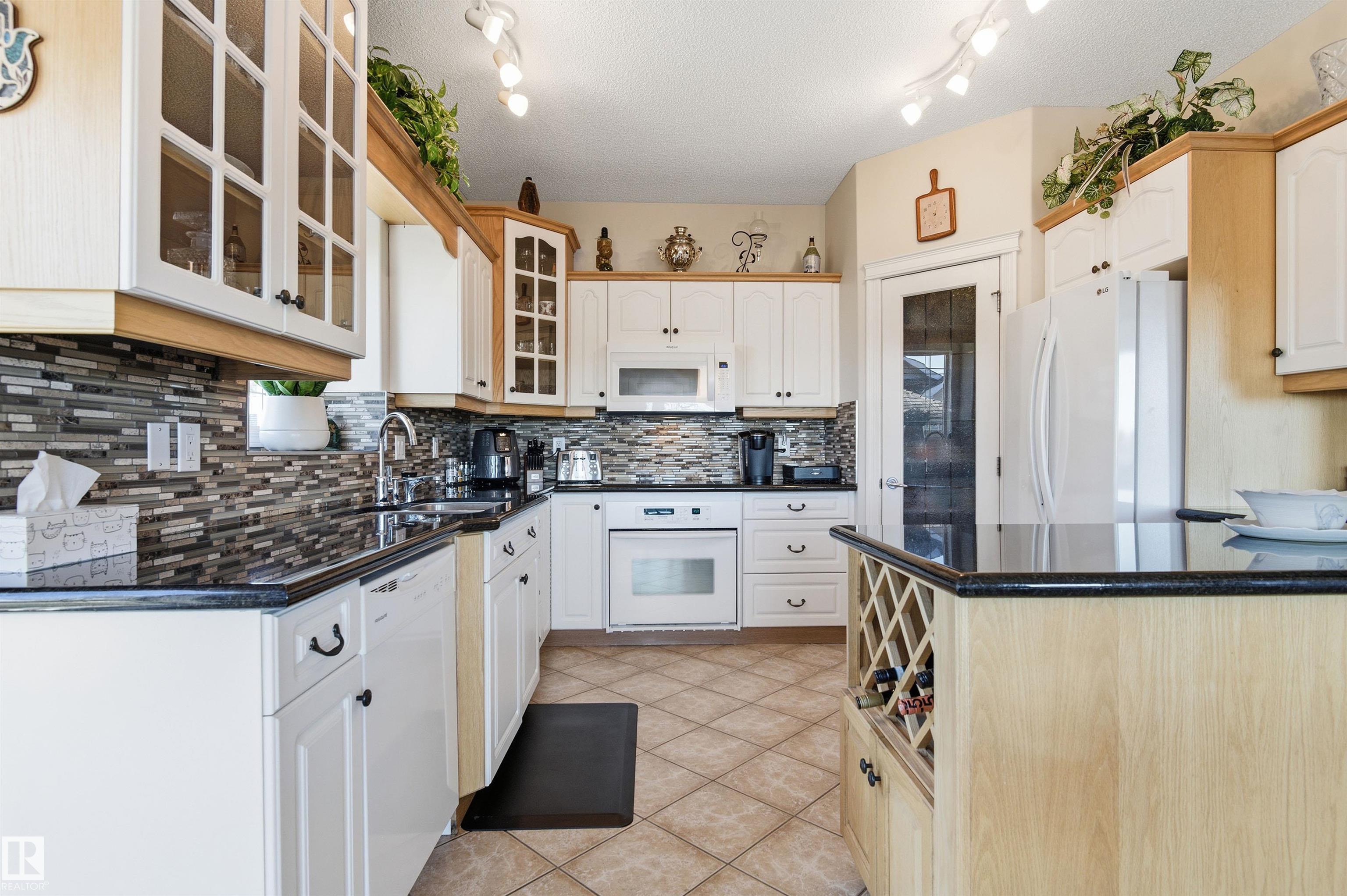 Photo 13 at 12 - 577 Butterworth Way NW, Bulyea Heights, Edmonton