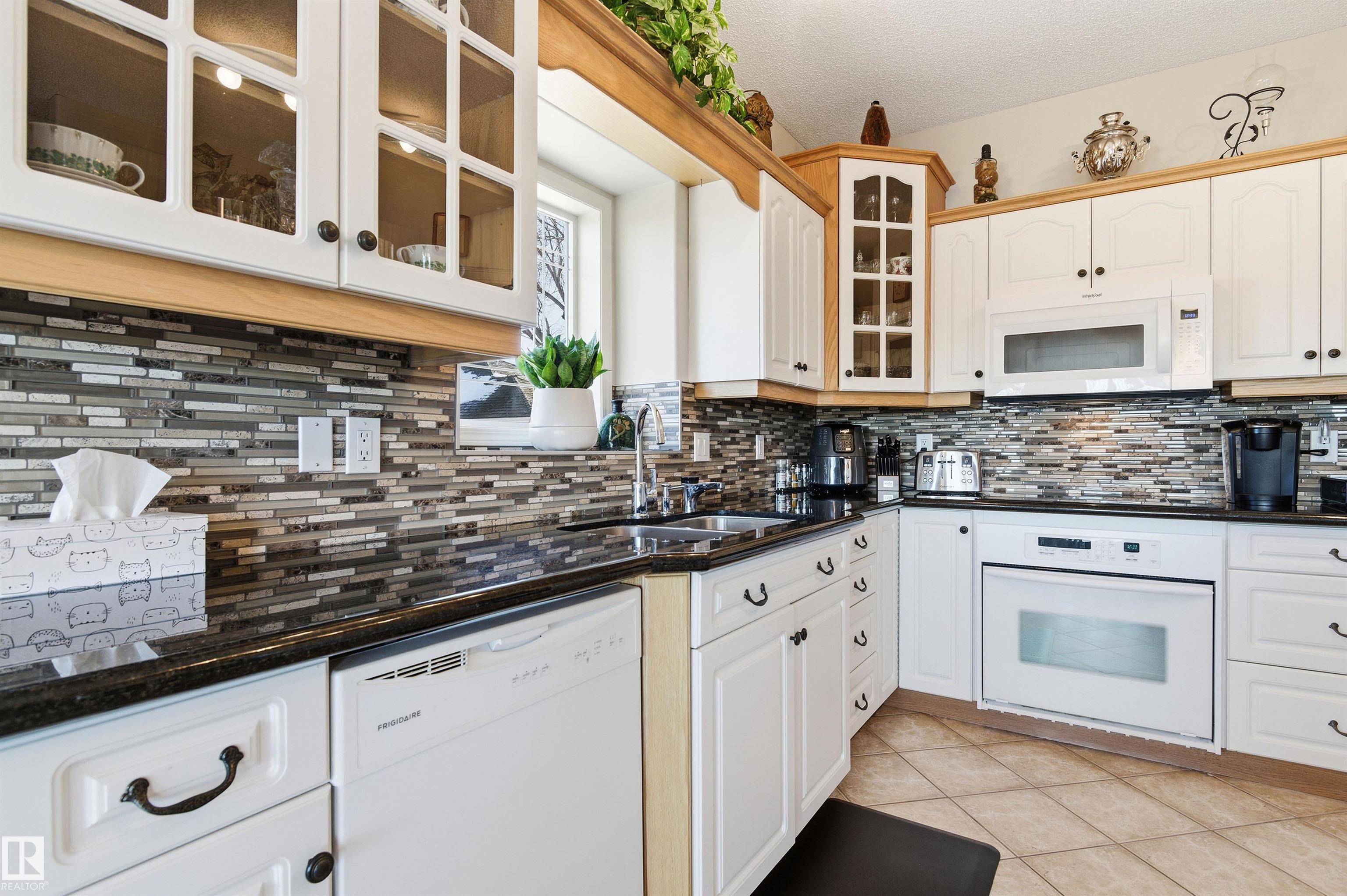 Photo 14 at 12 - 577 Butterworth Way NW, Bulyea Heights, Edmonton