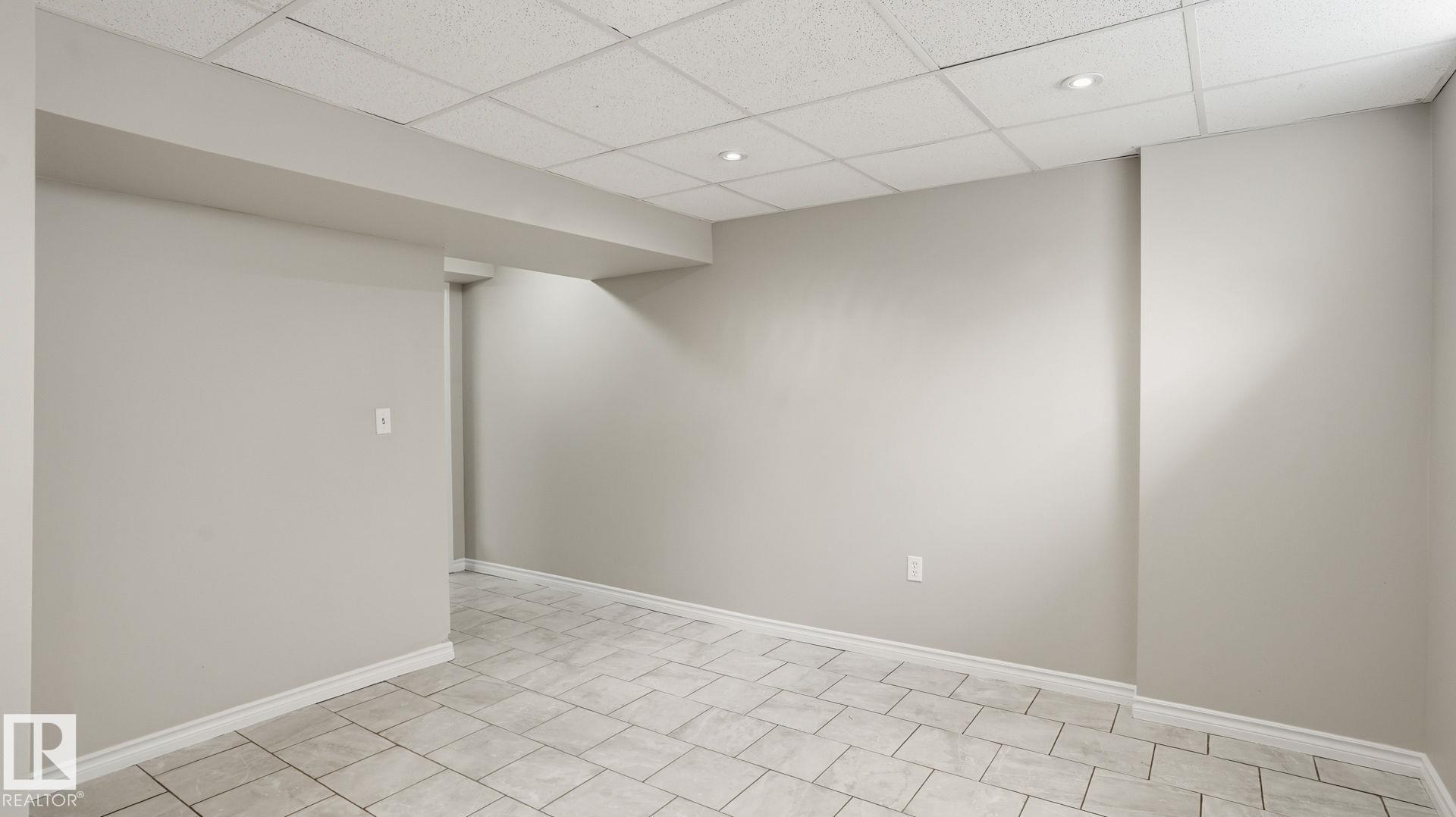 Photo 13 at 164 Mayfair Mews NW, Northmount, Edmonton