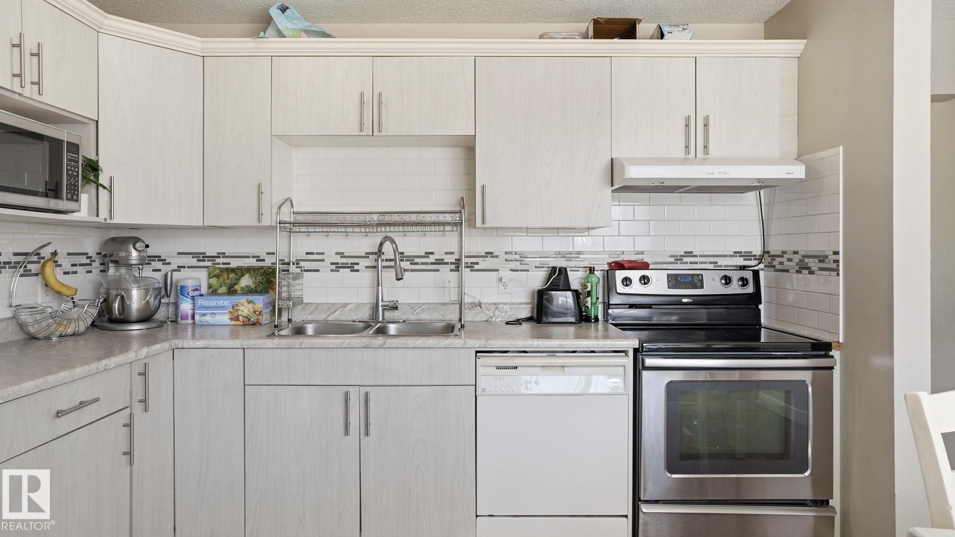 Photo 6 at 164 Mayfair Mews NW, Northmount, Edmonton